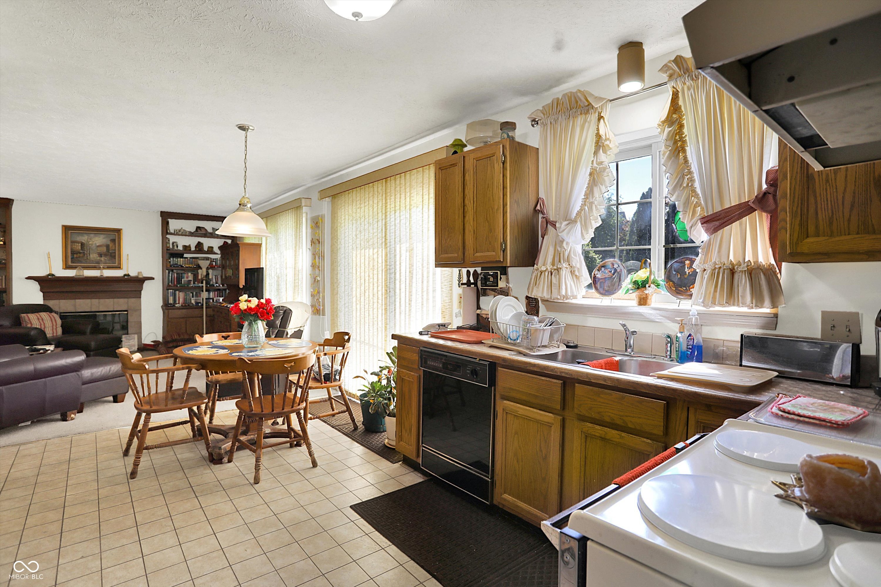 7587 Winding Way