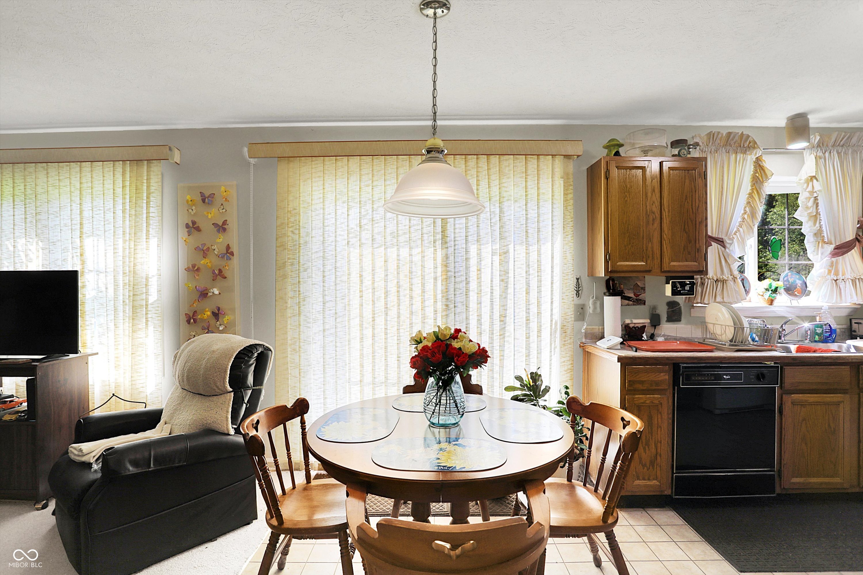 7587 Winding Way