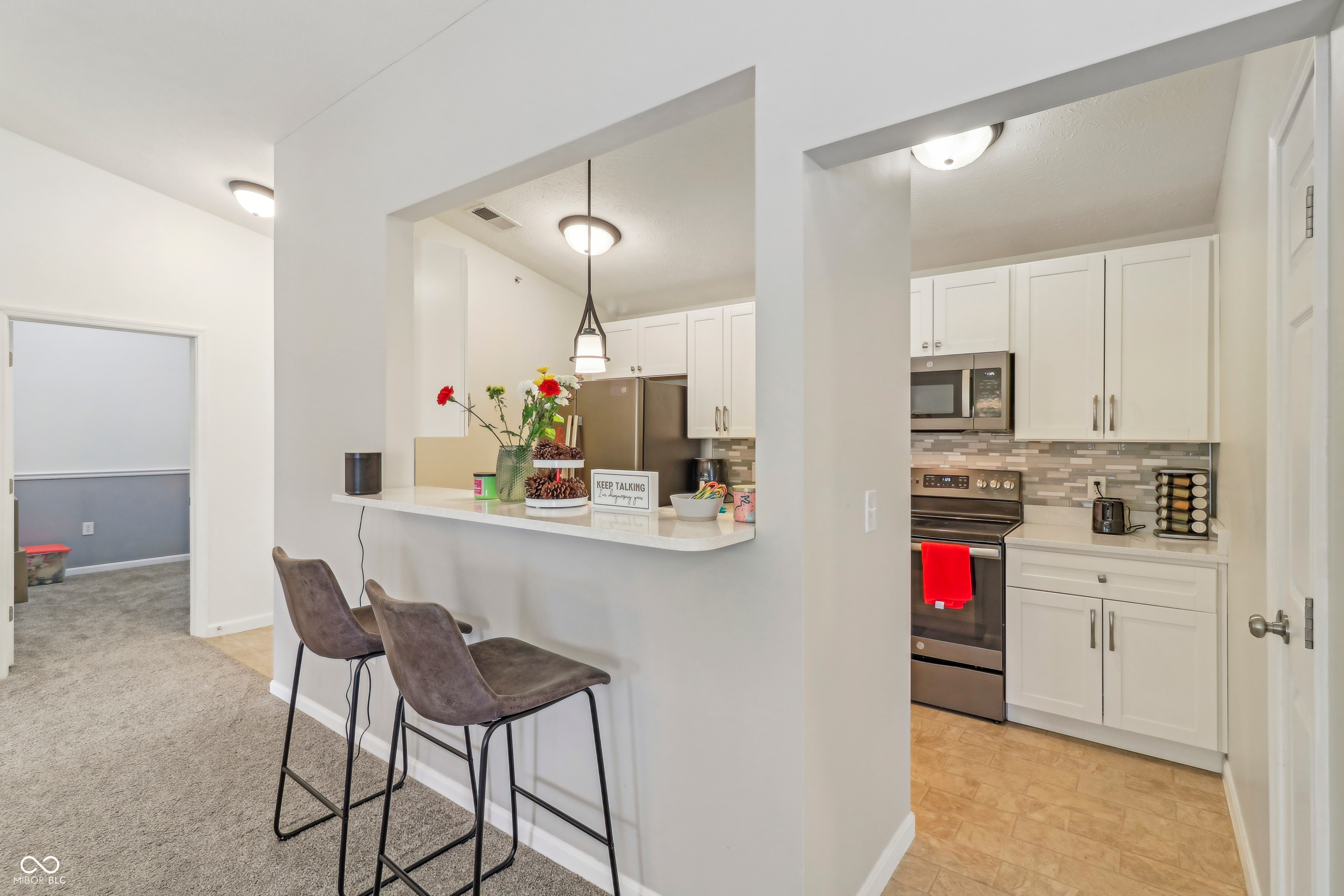 8910 Hunters Creek Drive Unit: 207