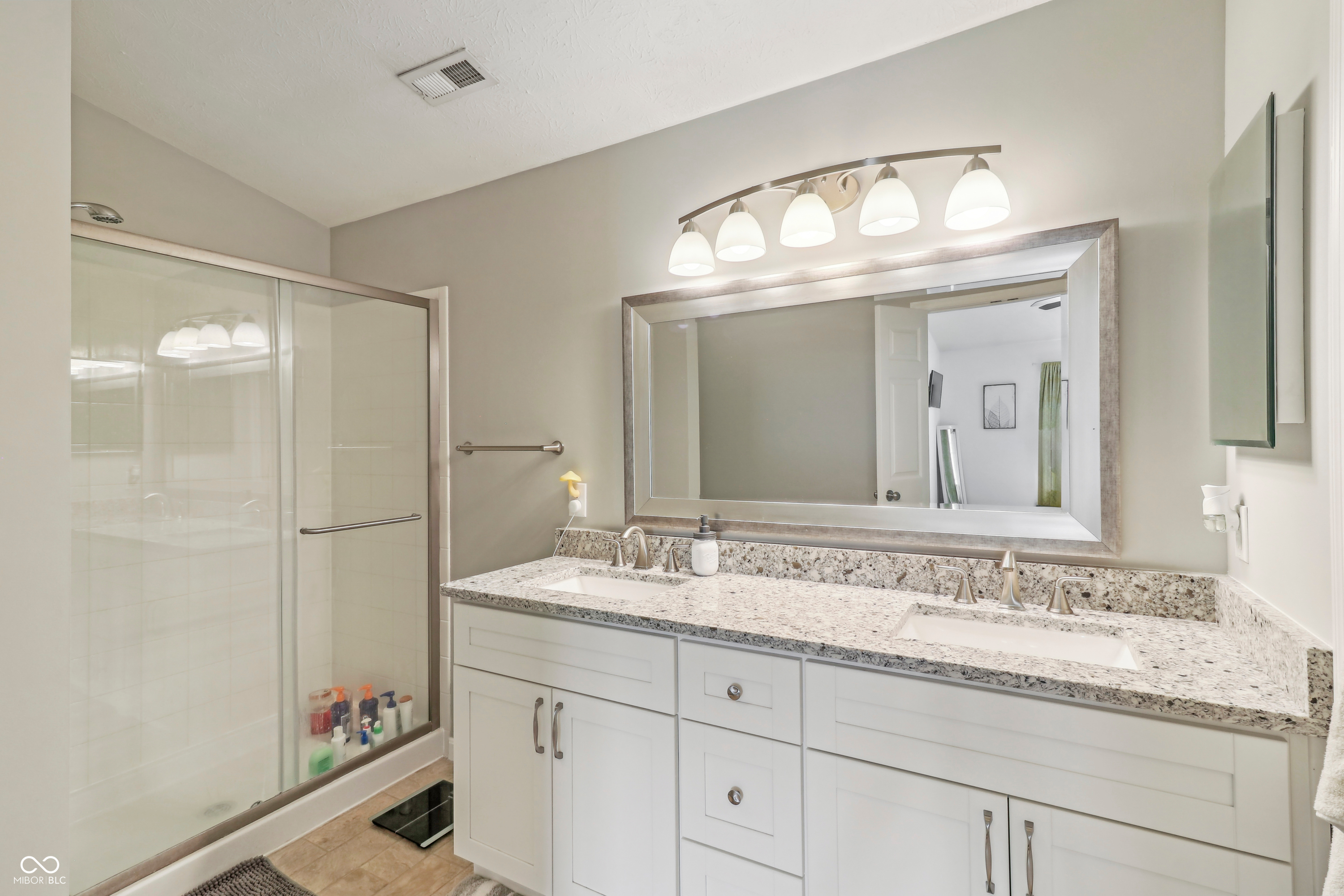 8910 Hunters Creek Drive Unit: 207