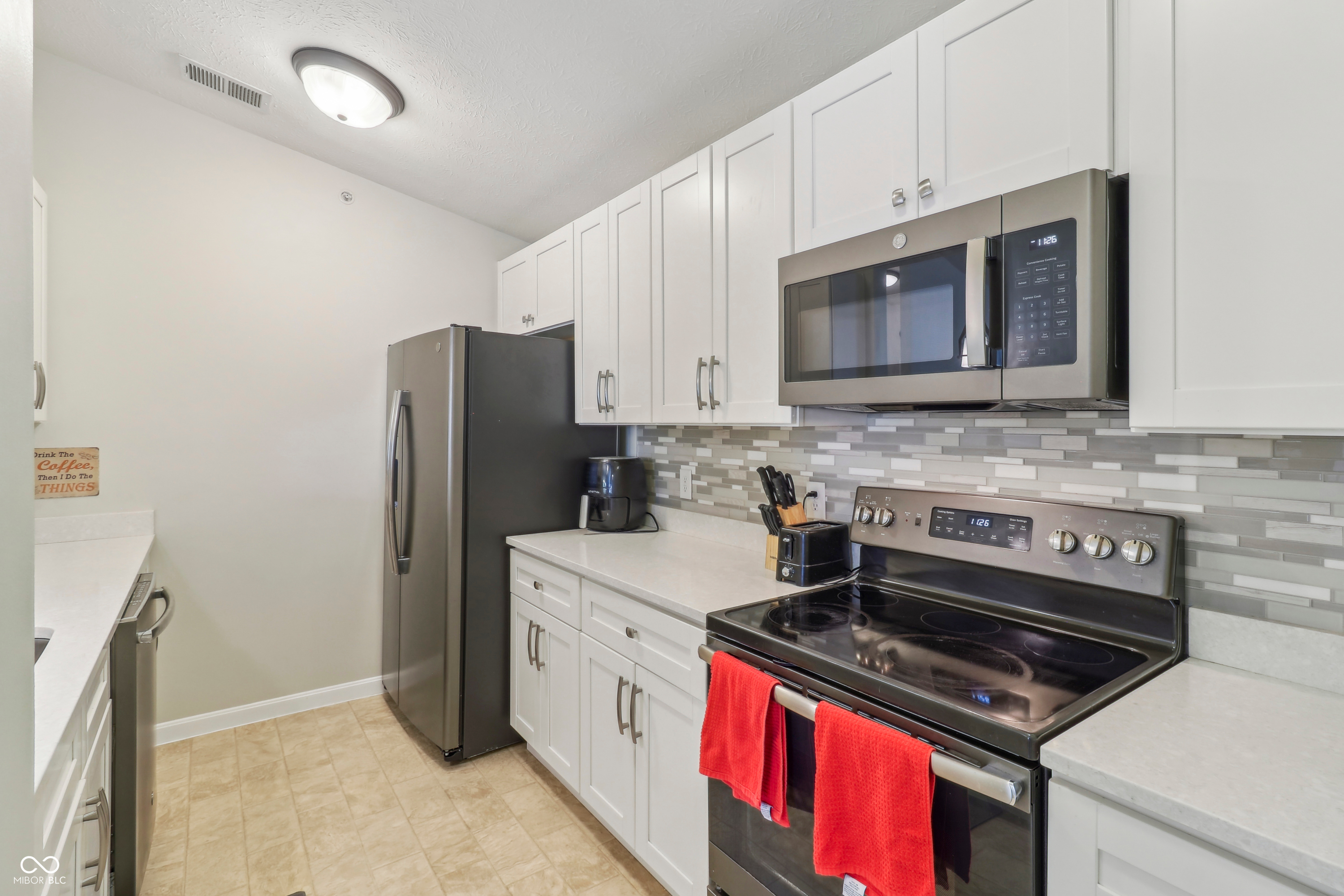 8910 Hunters Creek Drive Unit: 207