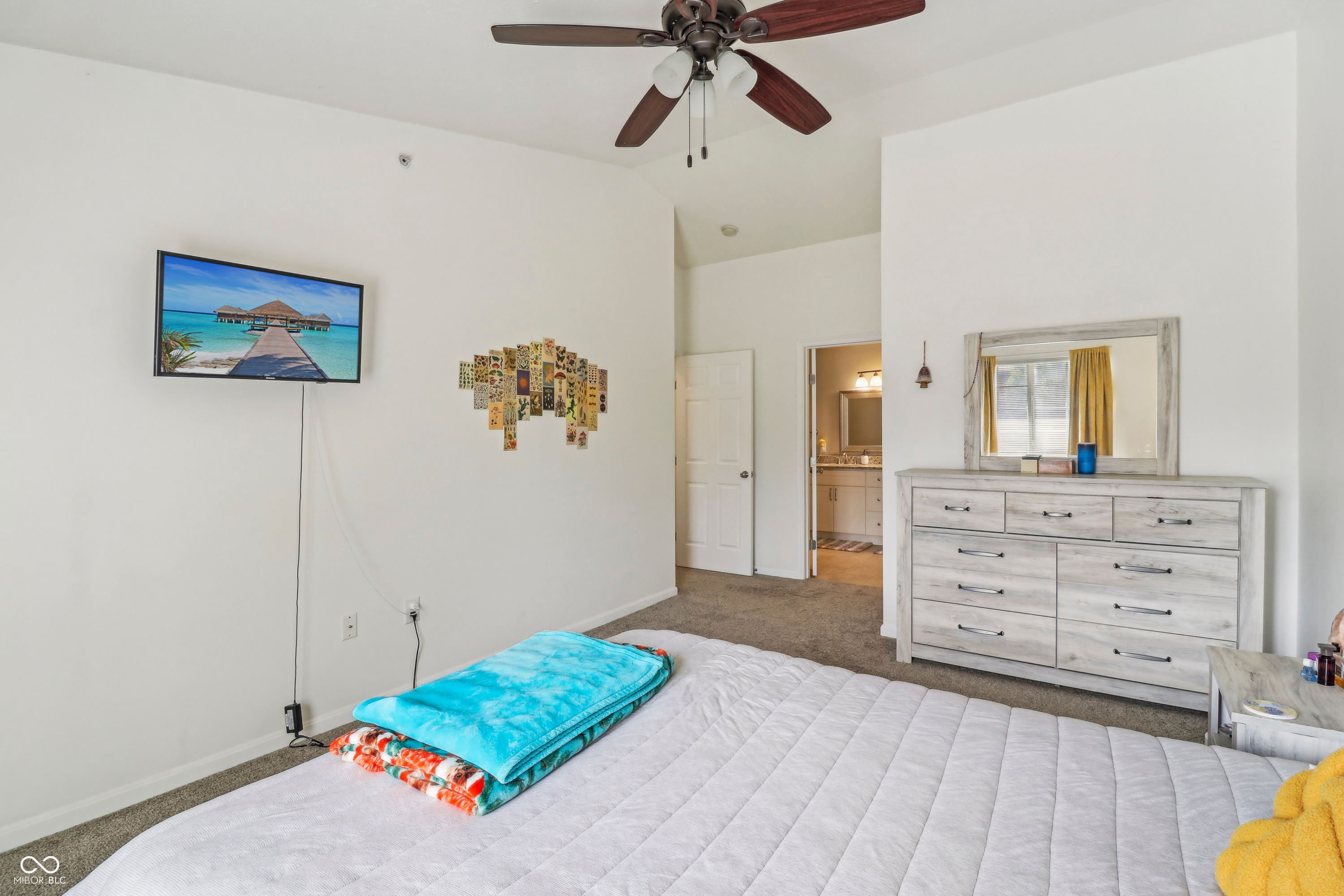8910 Hunters Creek Drive Unit: 207