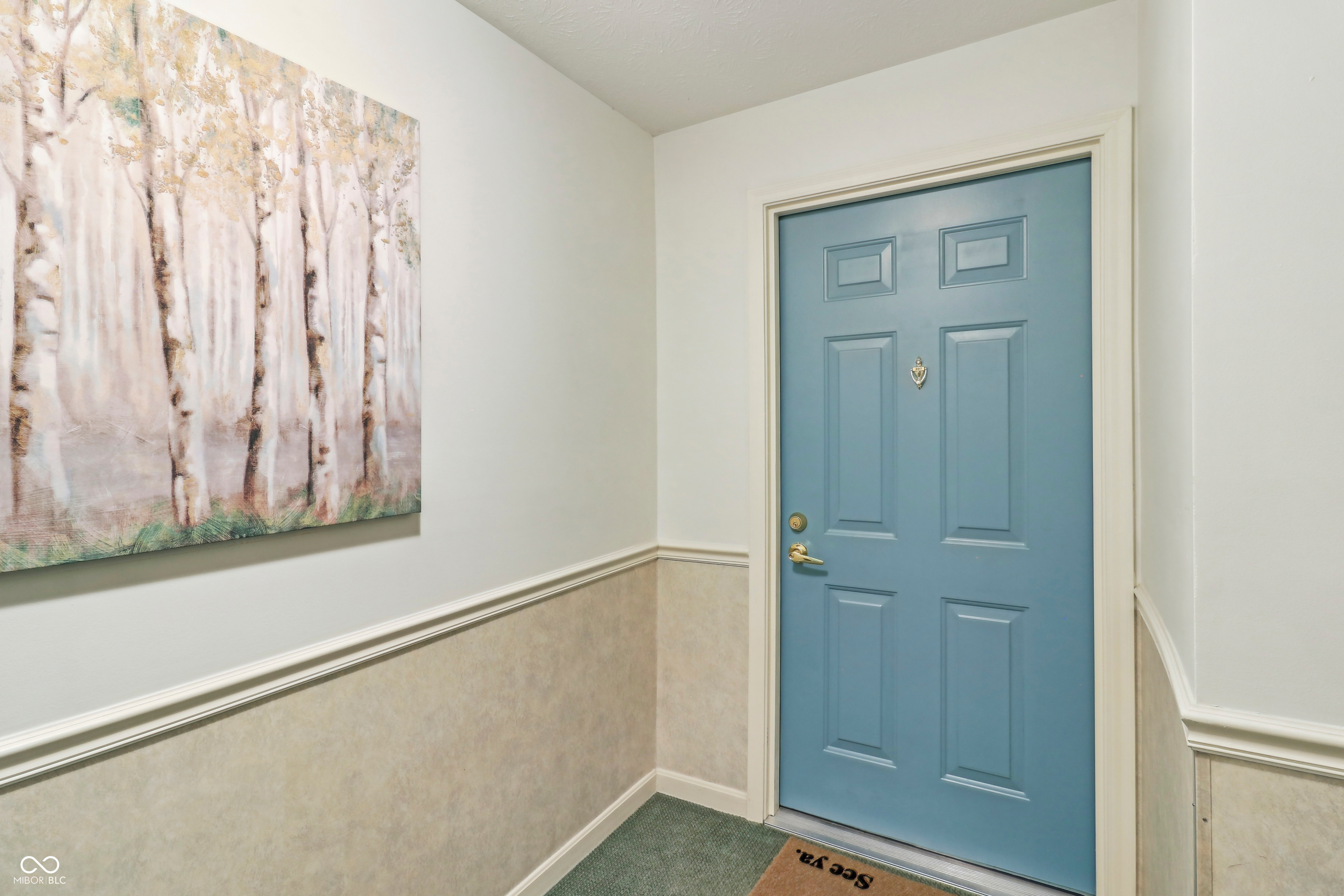 8910 Hunters Creek Drive Unit: 207