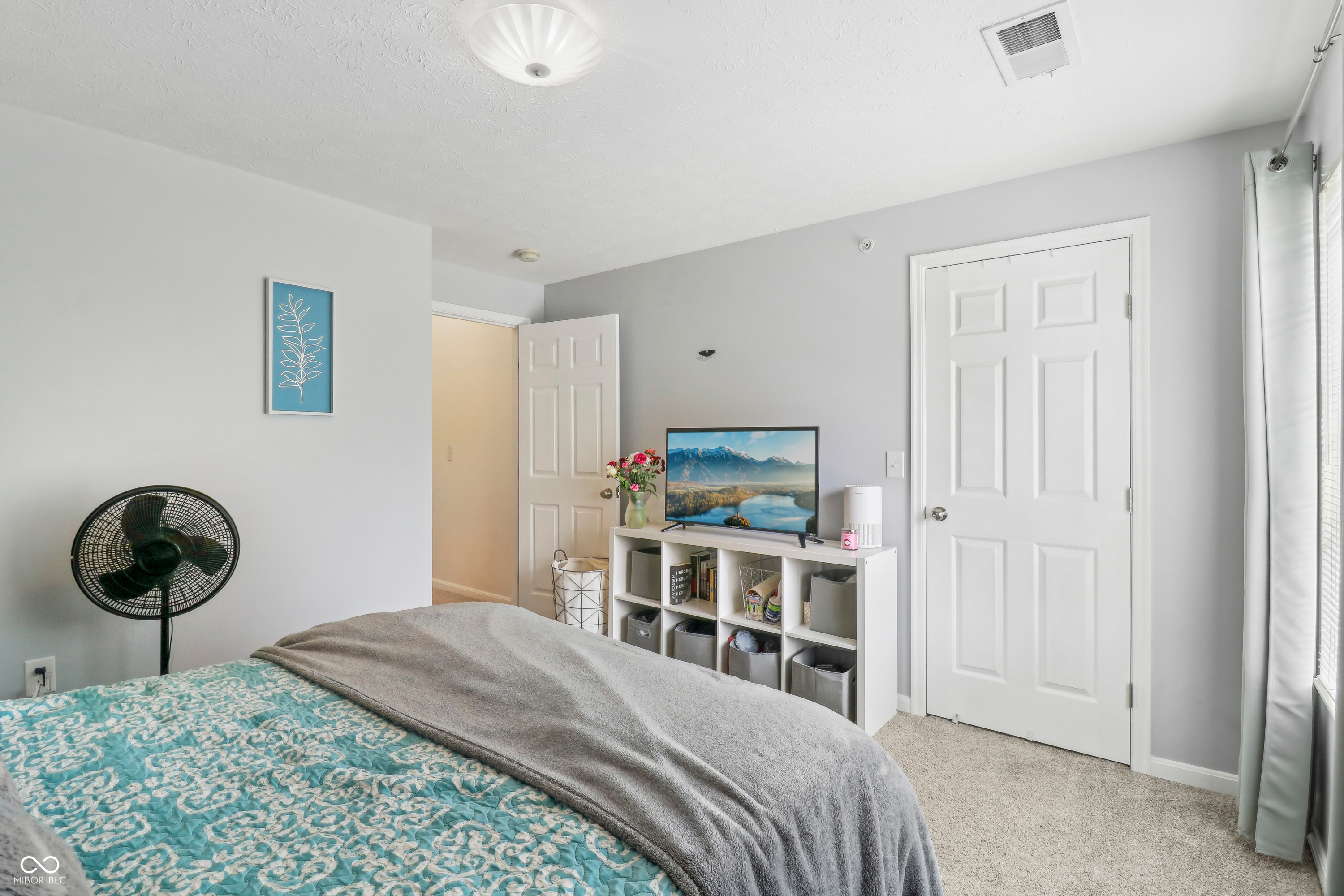 8910 Hunters Creek Drive Unit: 207