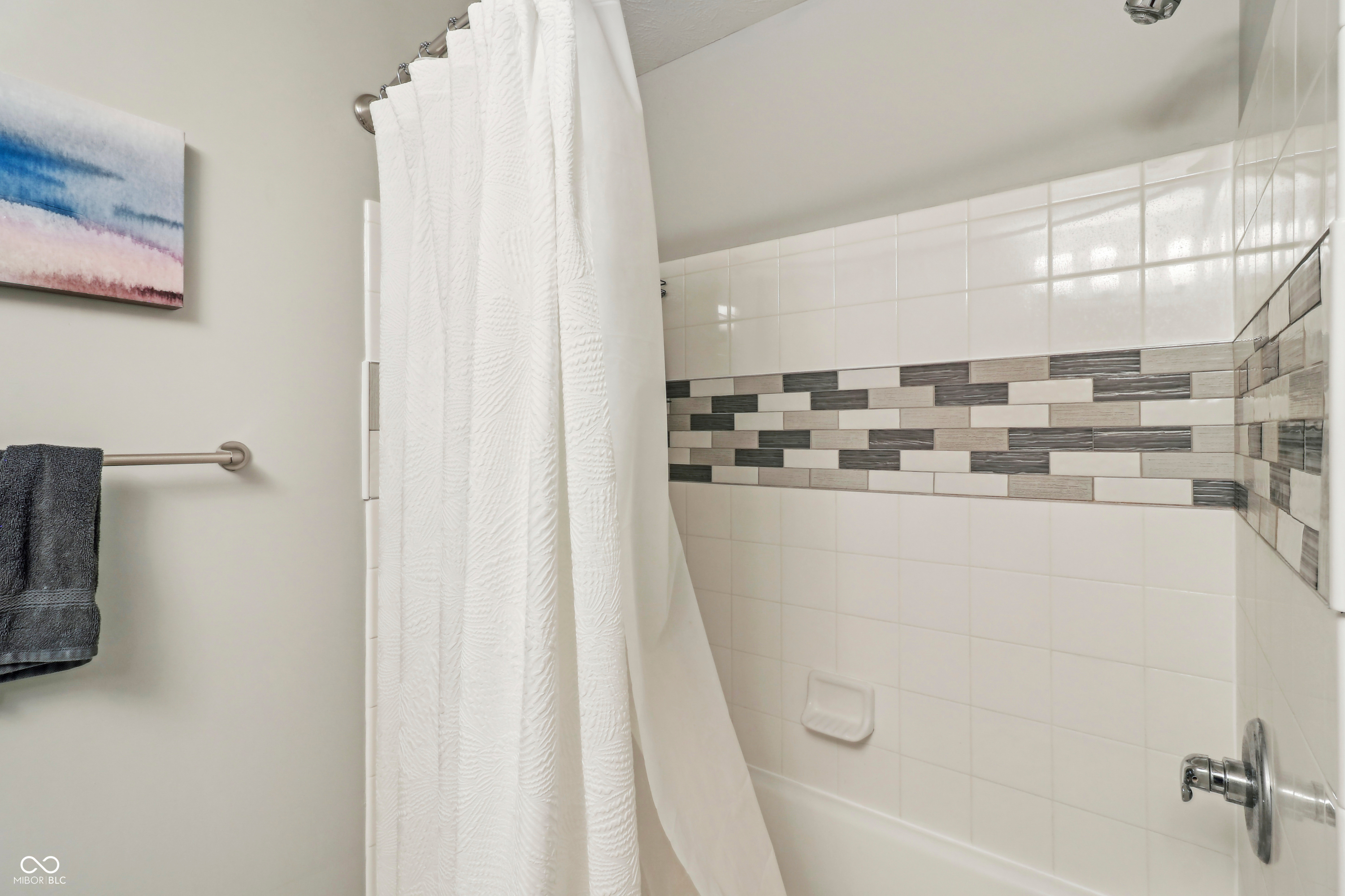 8910 Hunters Creek Drive Unit: 207