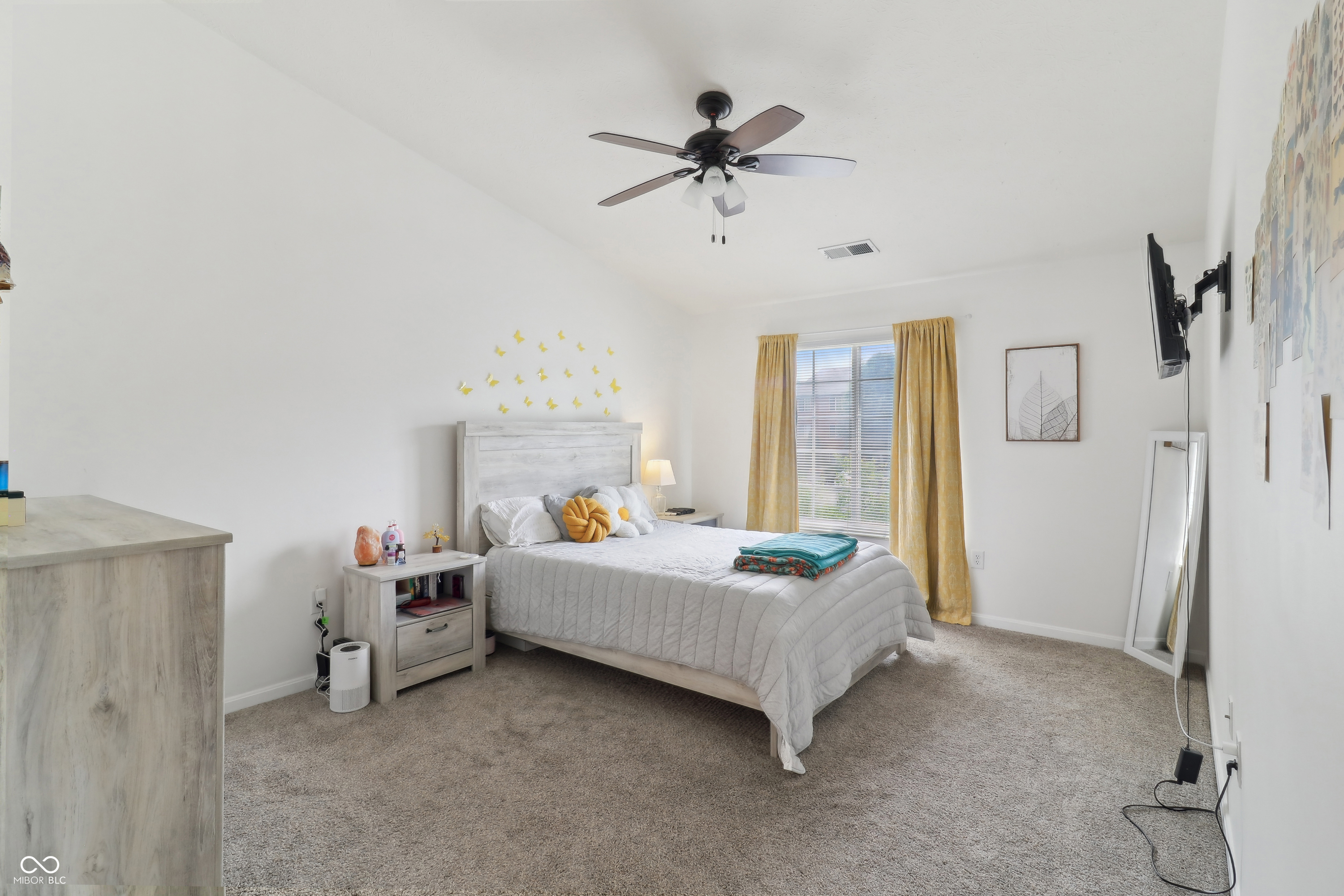 8910 Hunters Creek Drive Unit: 207