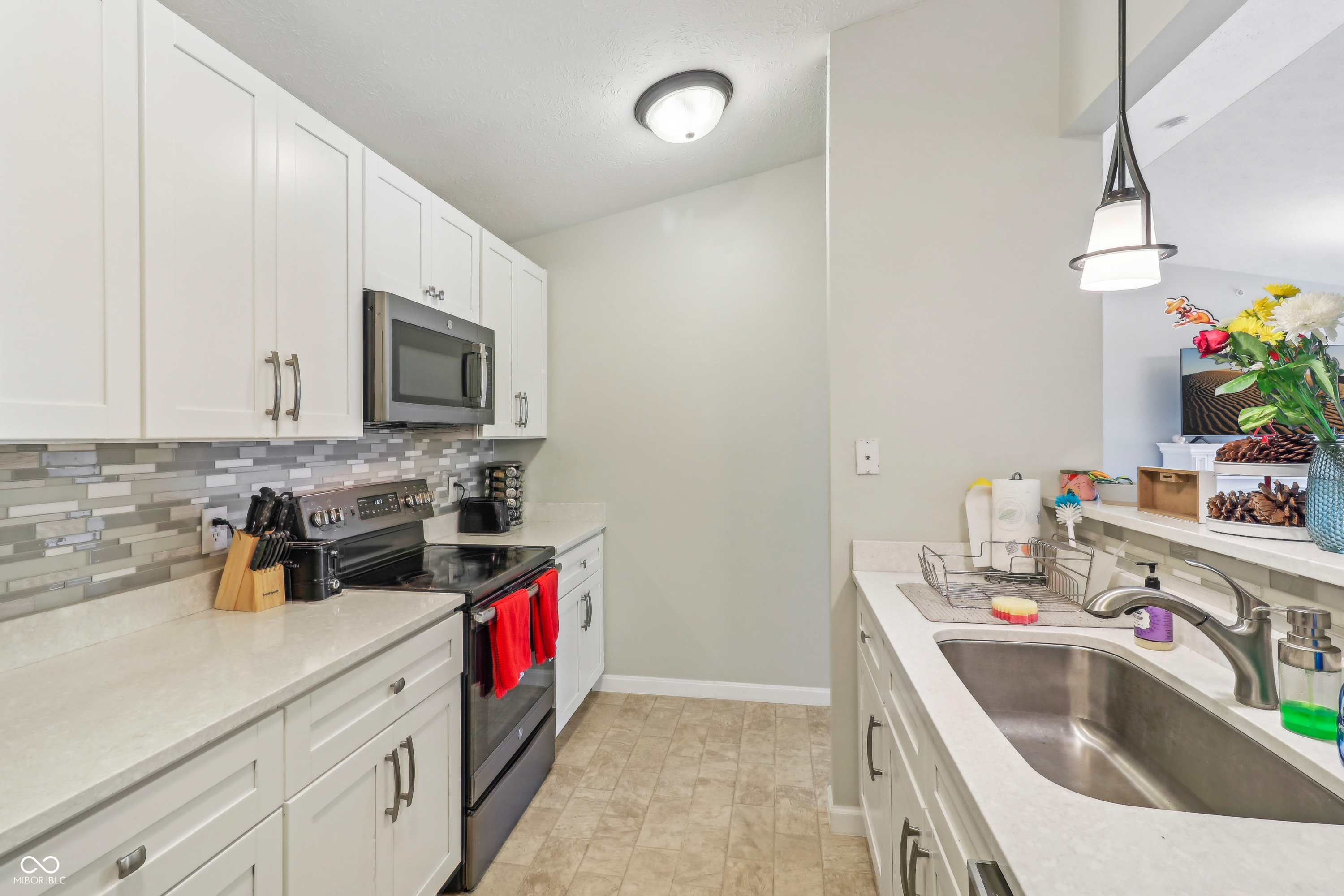 8910 Hunters Creek Drive Unit: 207