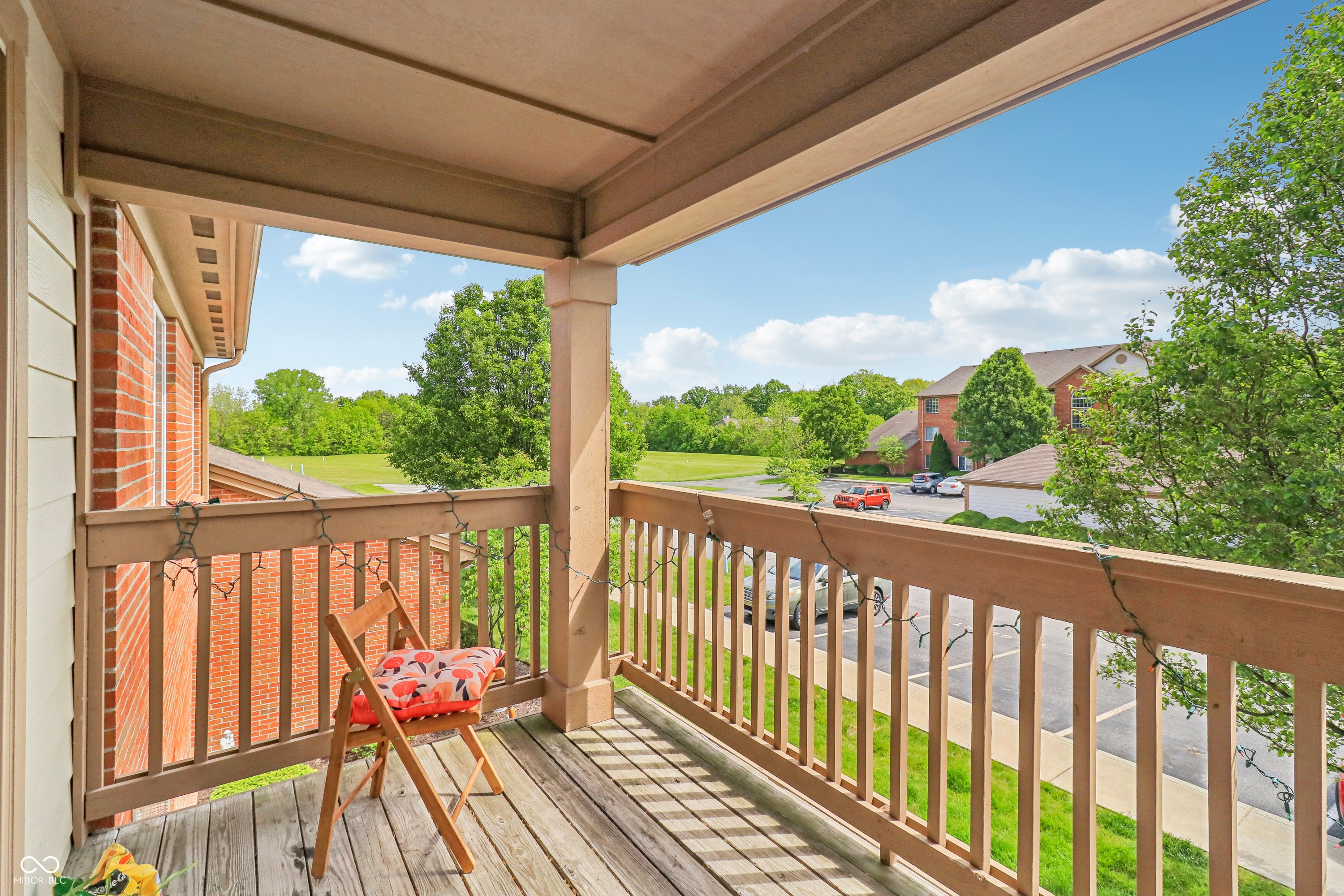 8910 Hunters Creek Drive Unit: 207