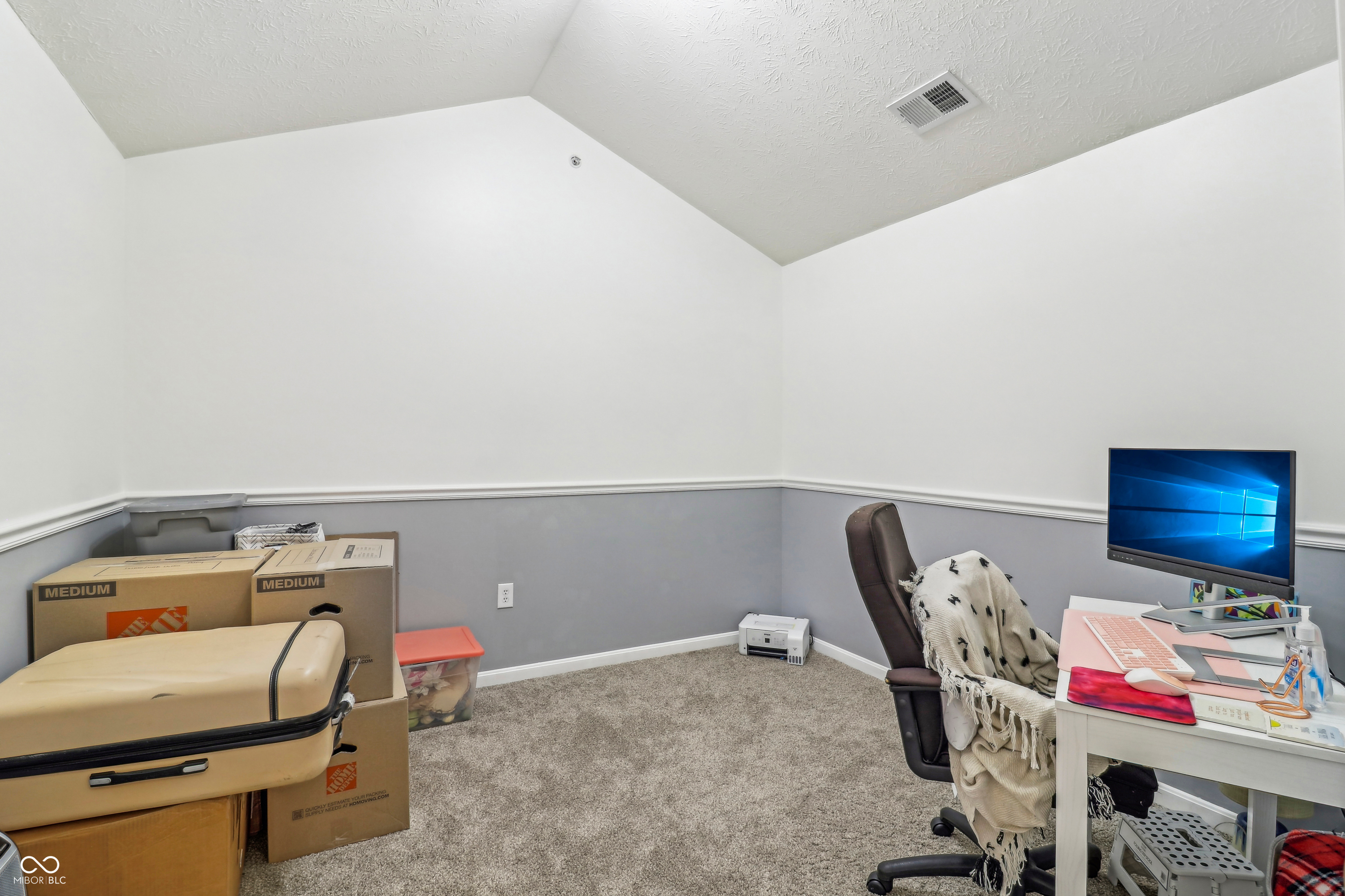 8910 Hunters Creek Drive Unit: 207