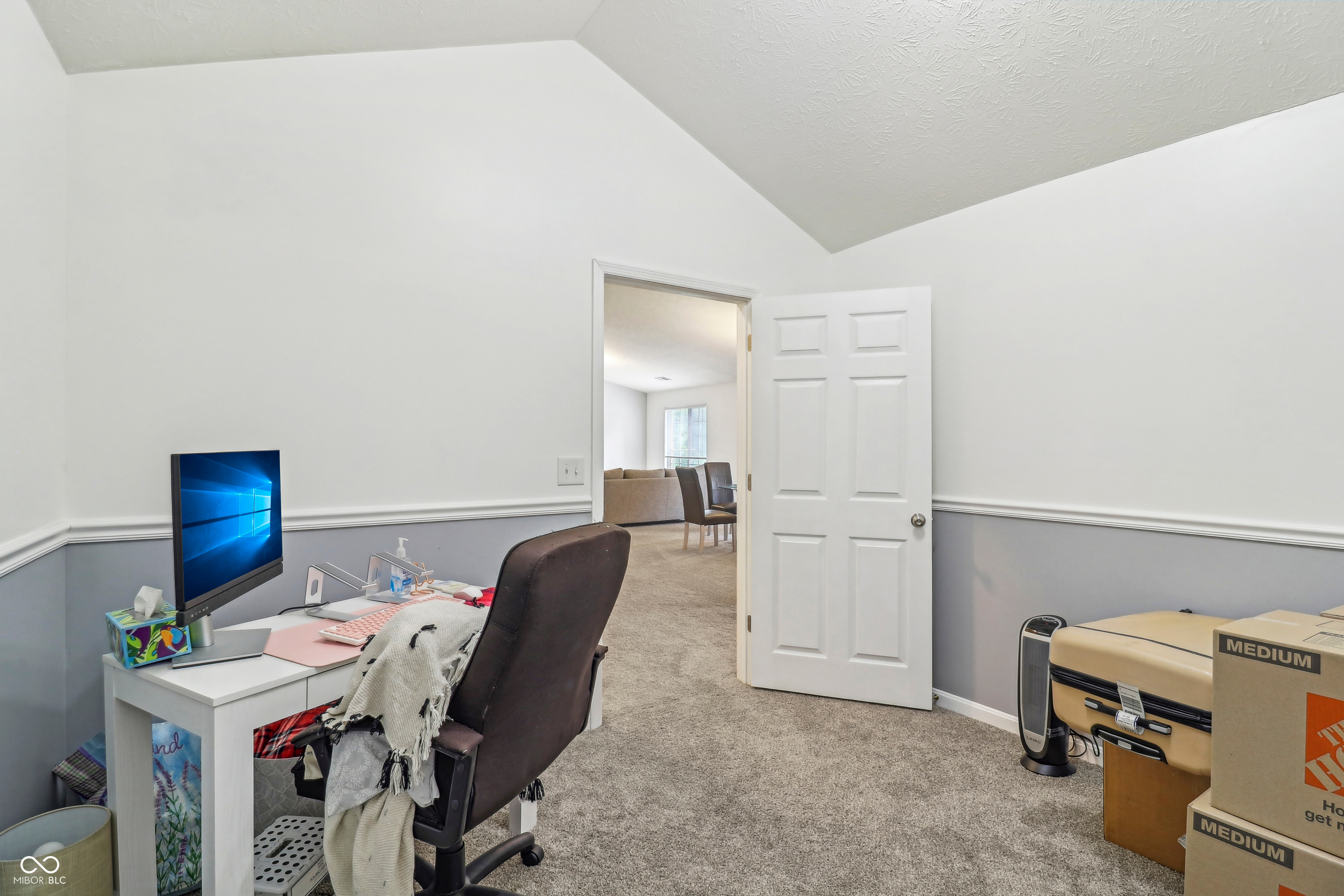 8910 Hunters Creek Drive Unit: 207