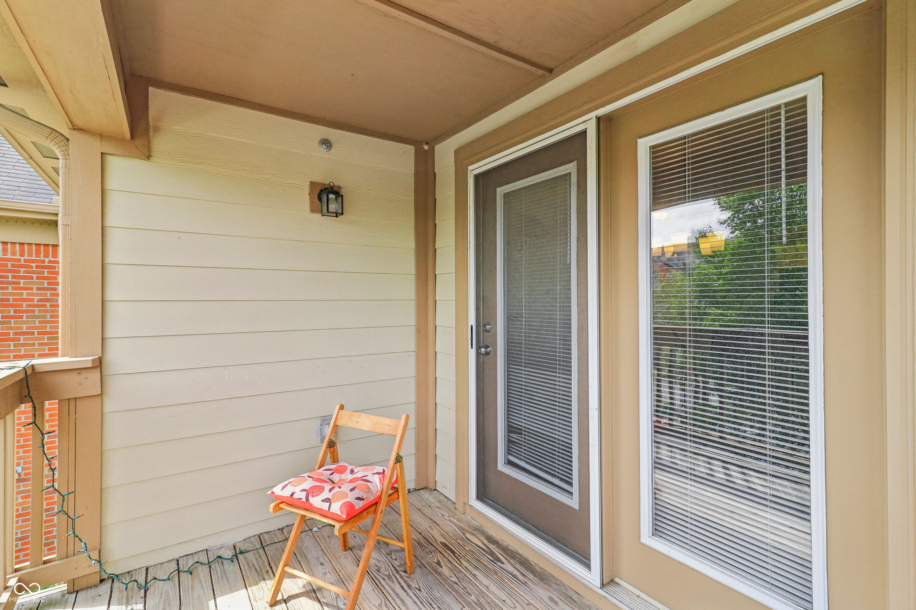 8910 Hunters Creek Drive Unit: 207