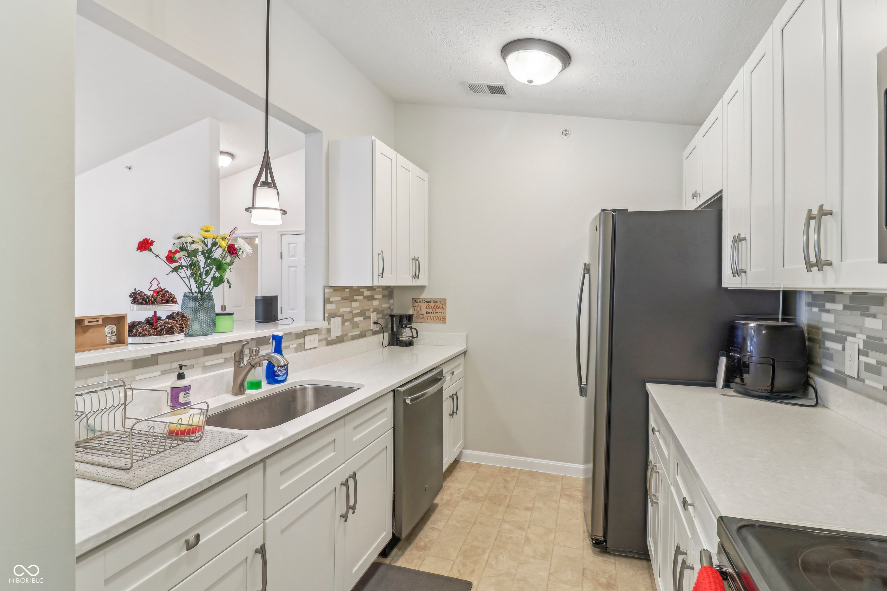 8910 Hunters Creek Drive Unit: 207