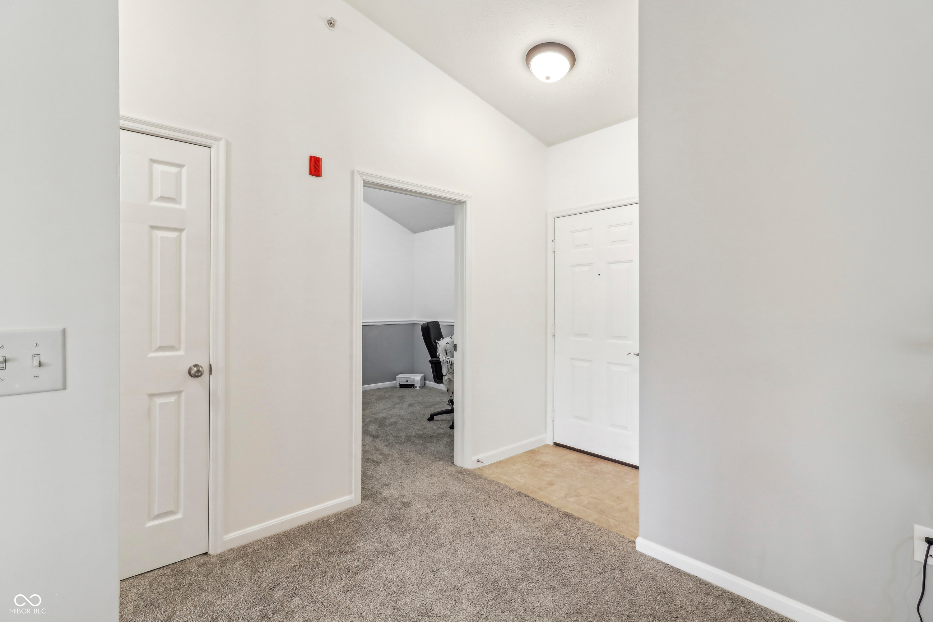 8910 Hunters Creek Drive Unit: 207