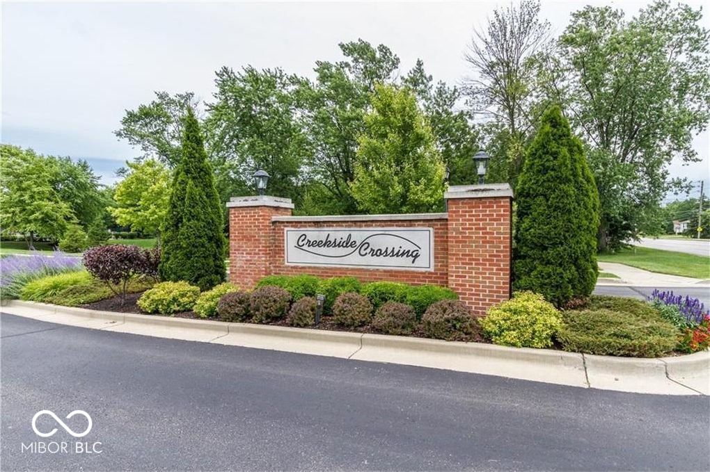 8910 Hunters Creek Drive Unit: 207