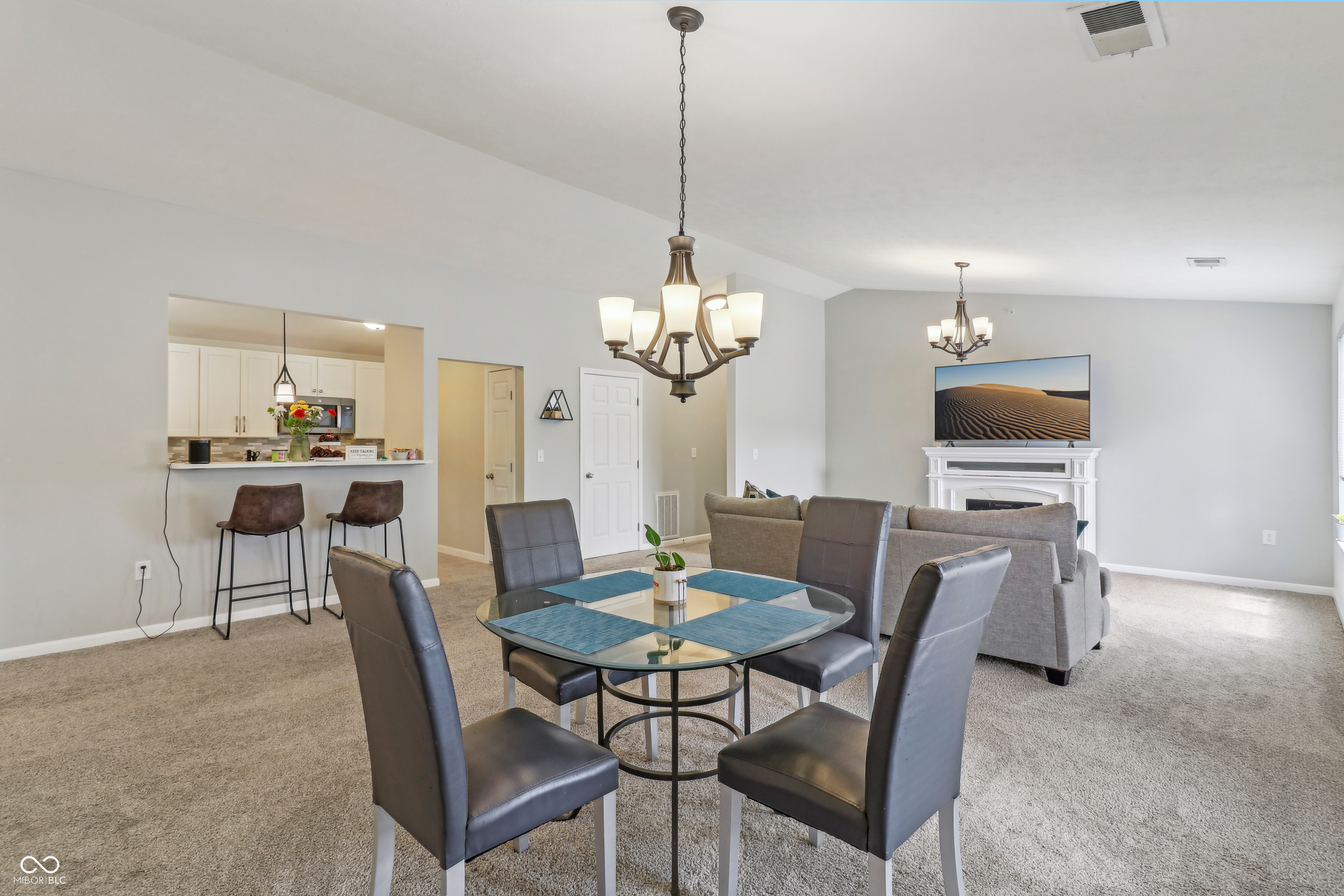 8910 Hunters Creek Drive Unit: 207