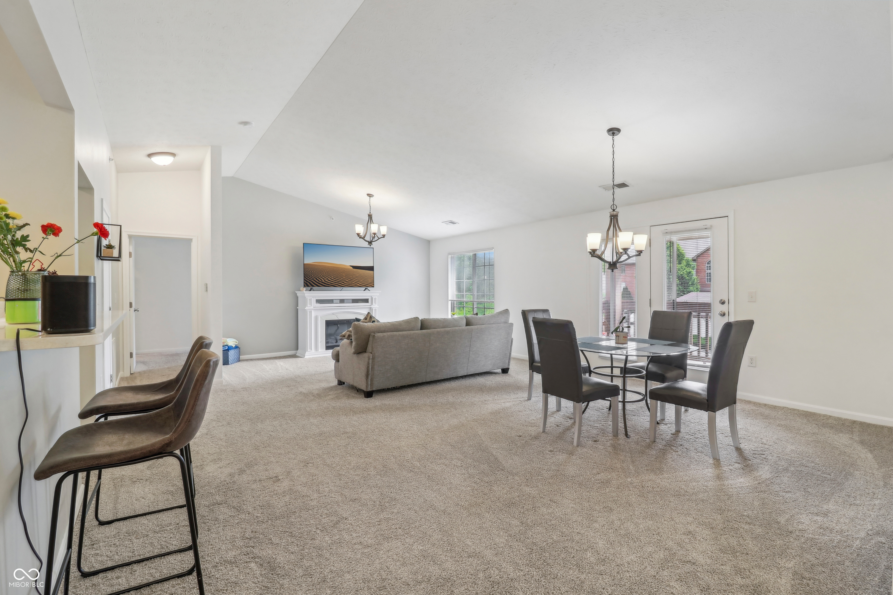 8910 Hunters Creek Drive Unit: 207