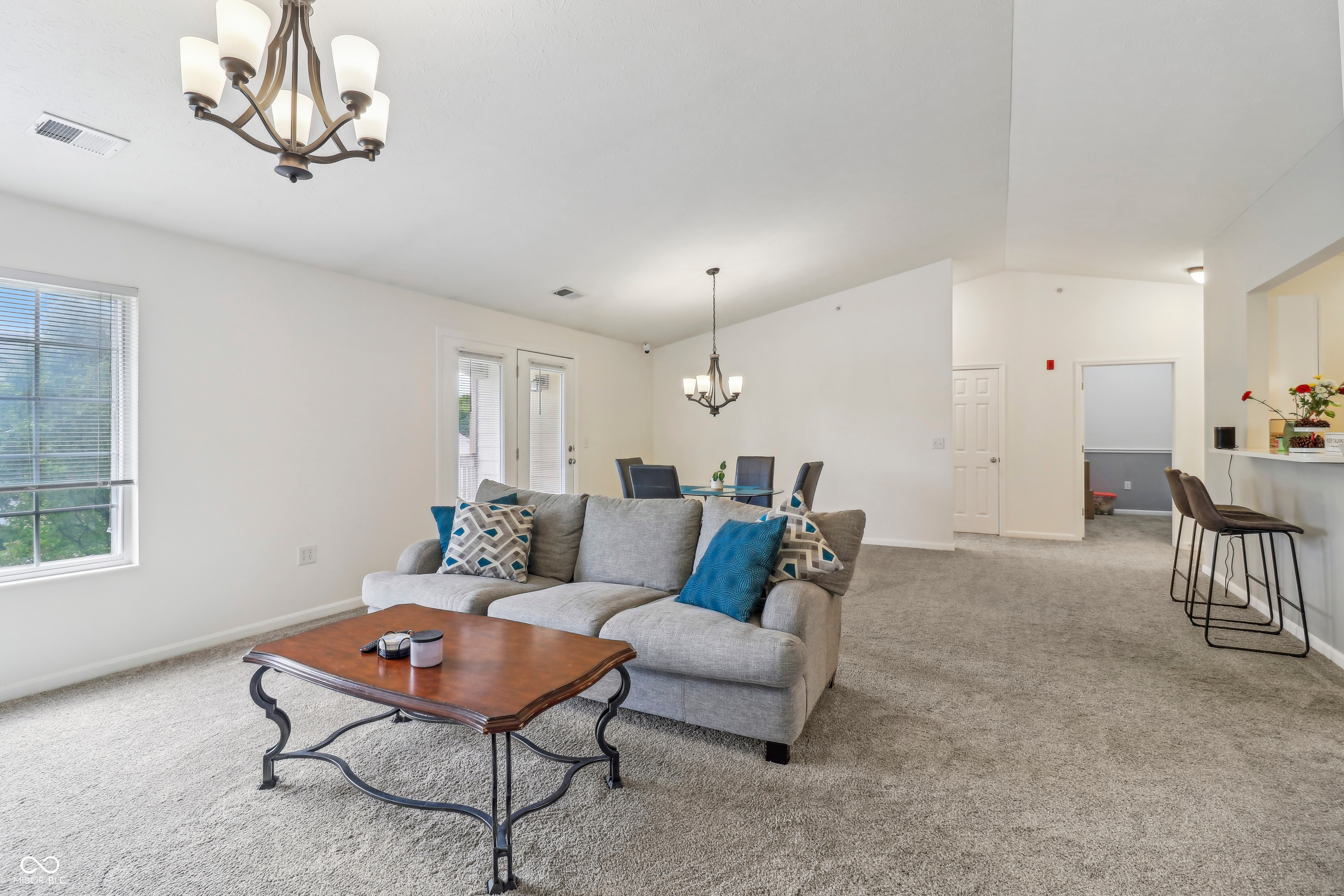 8910 Hunters Creek Drive Unit: 207