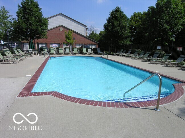 8910 Hunters Creek Drive Unit: 207