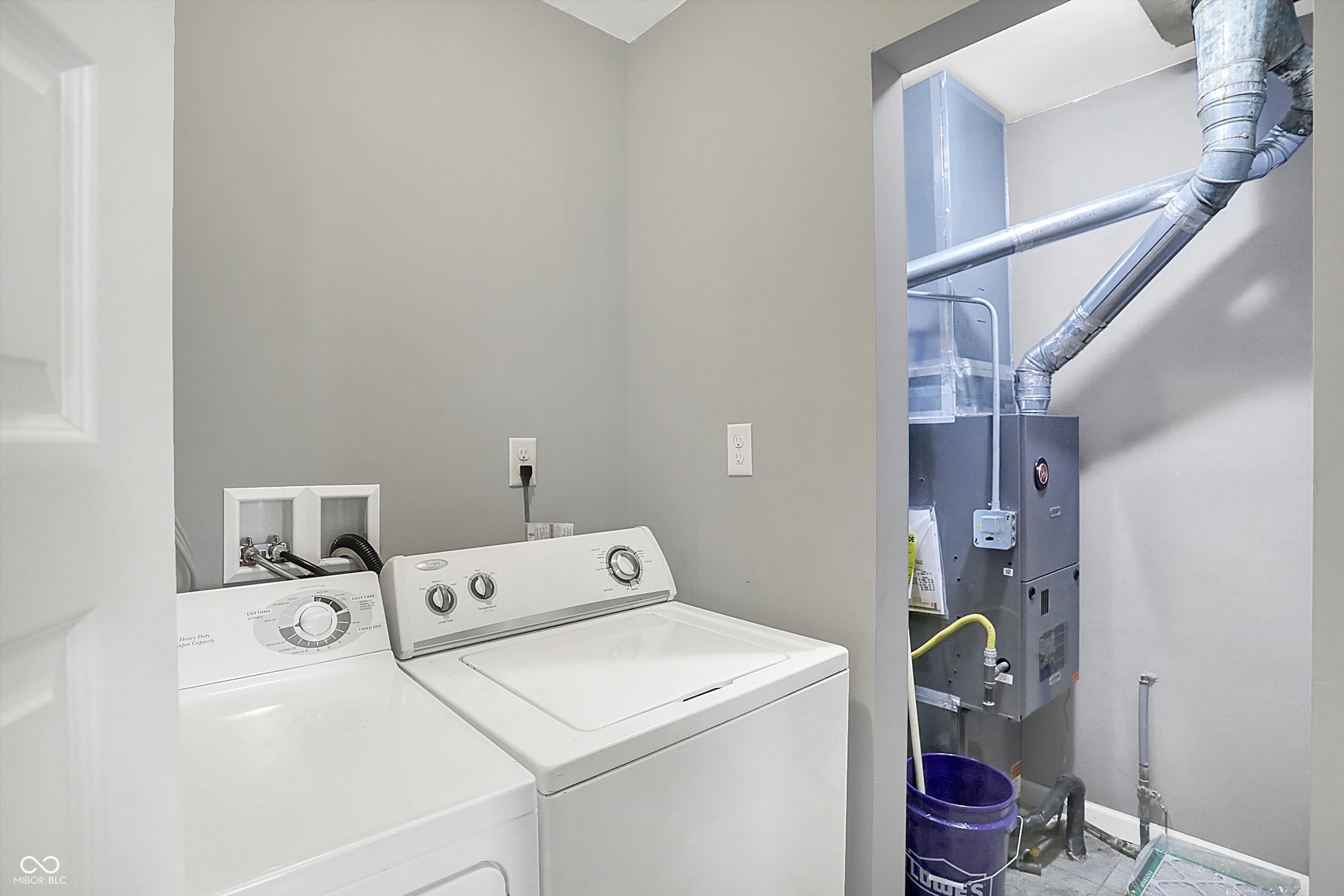 2936 N Gladstone Avenue