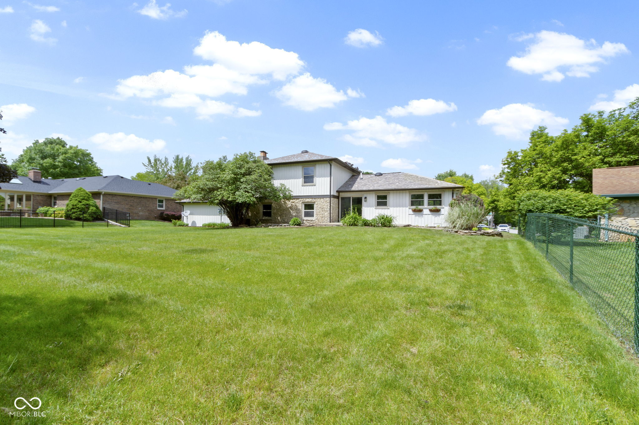 10502 E Lakeshore Drive