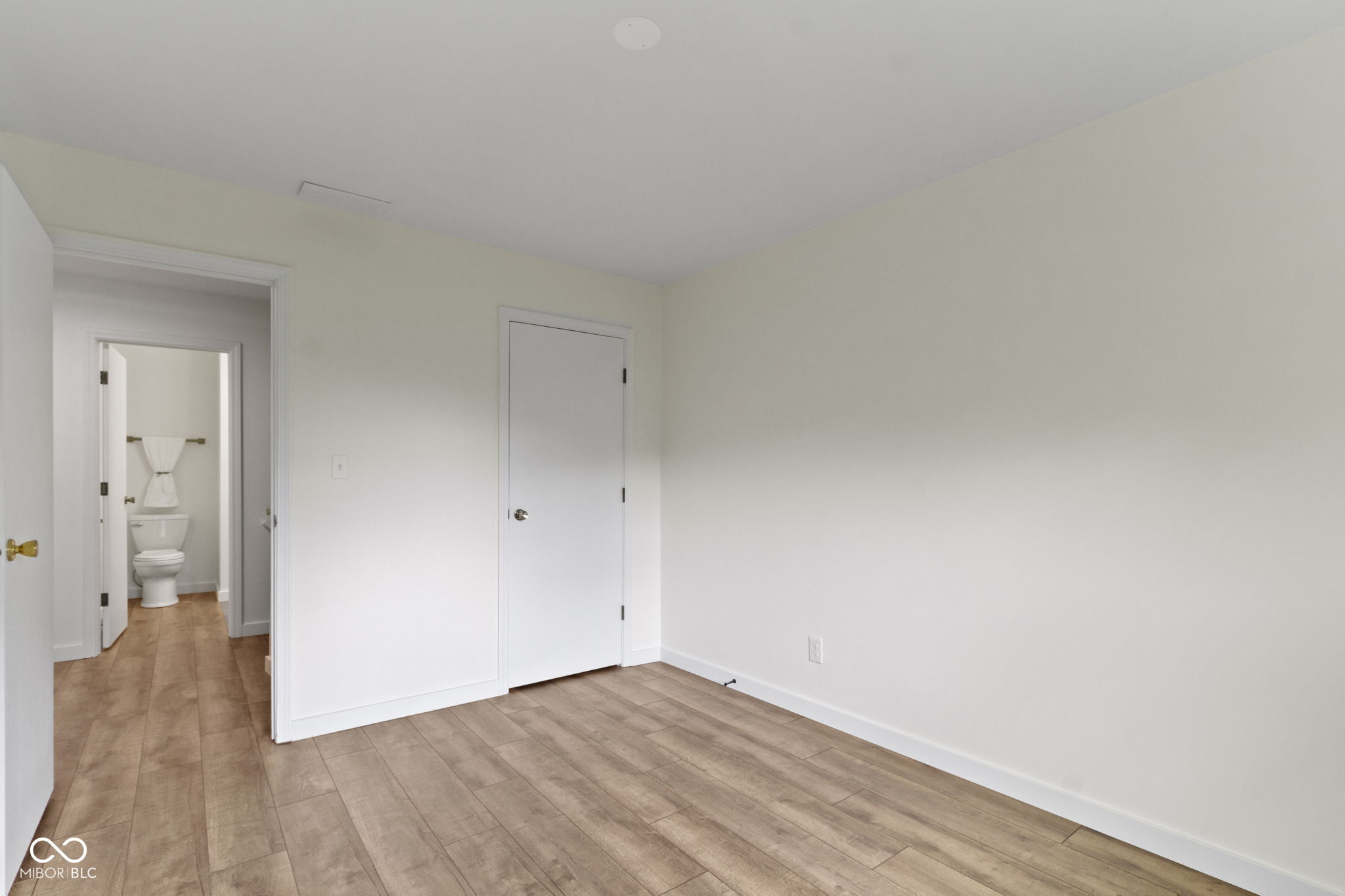10502 E Lakeshore Drive