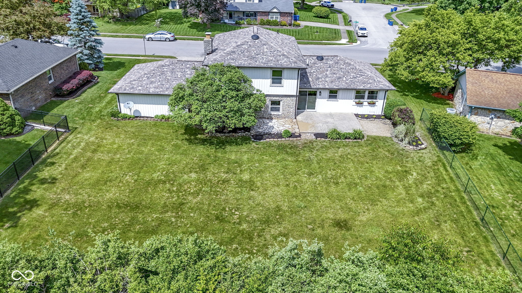10502 E Lakeshore Drive