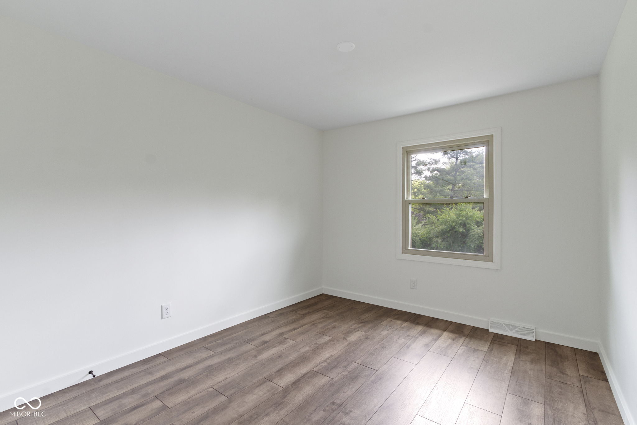 10502 E Lakeshore Drive