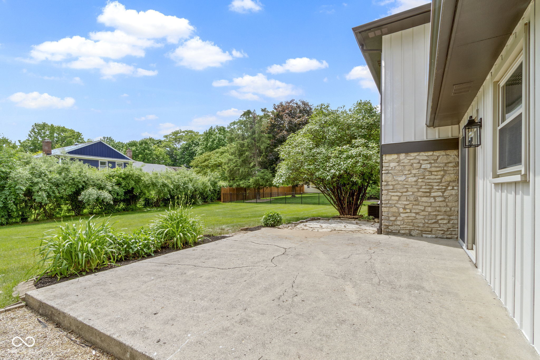10502 E Lakeshore Drive