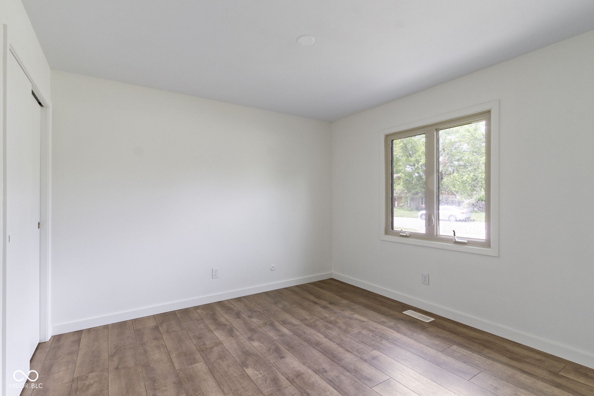 10502 E Lakeshore Drive