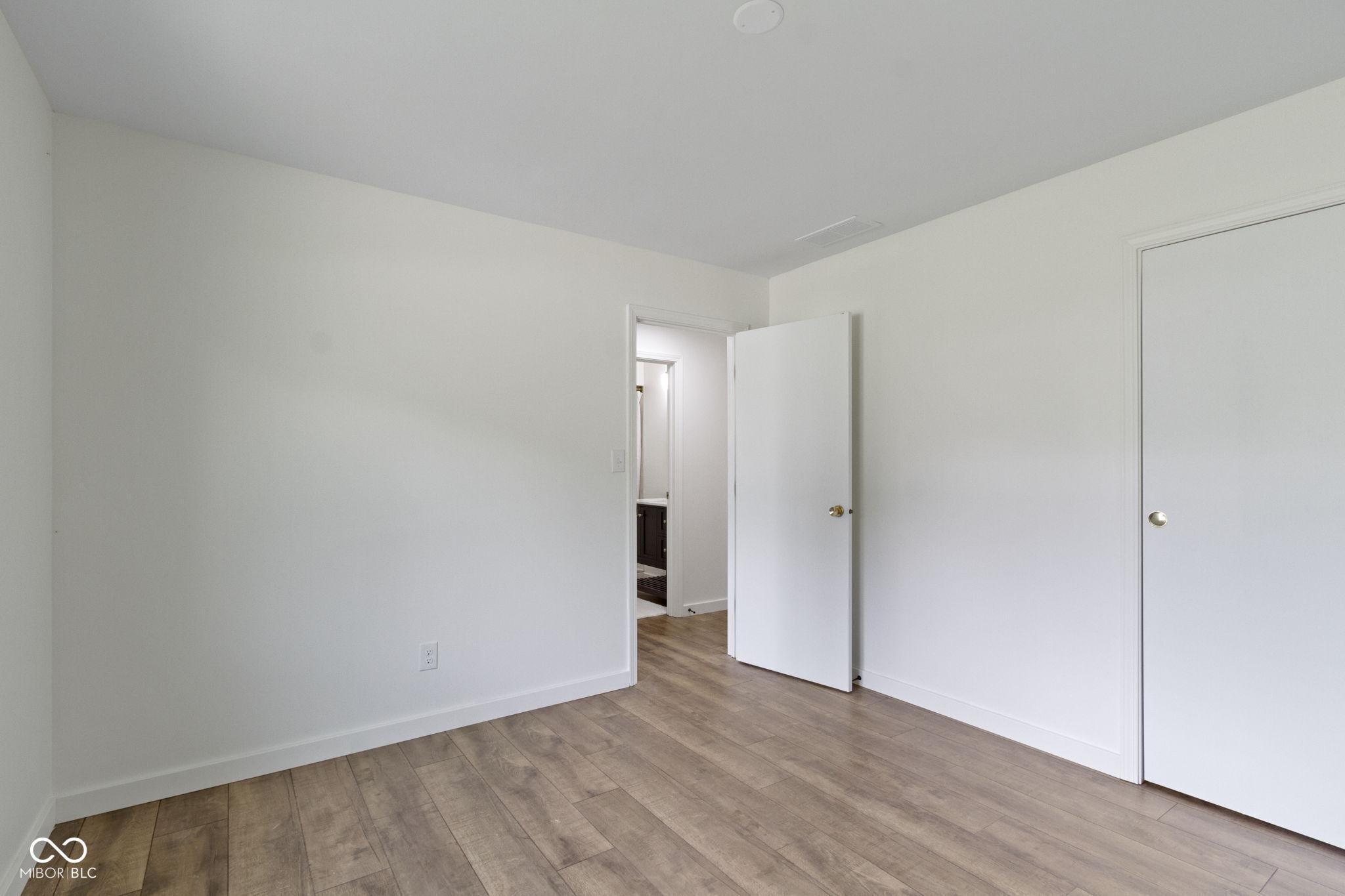 10502 E Lakeshore Drive