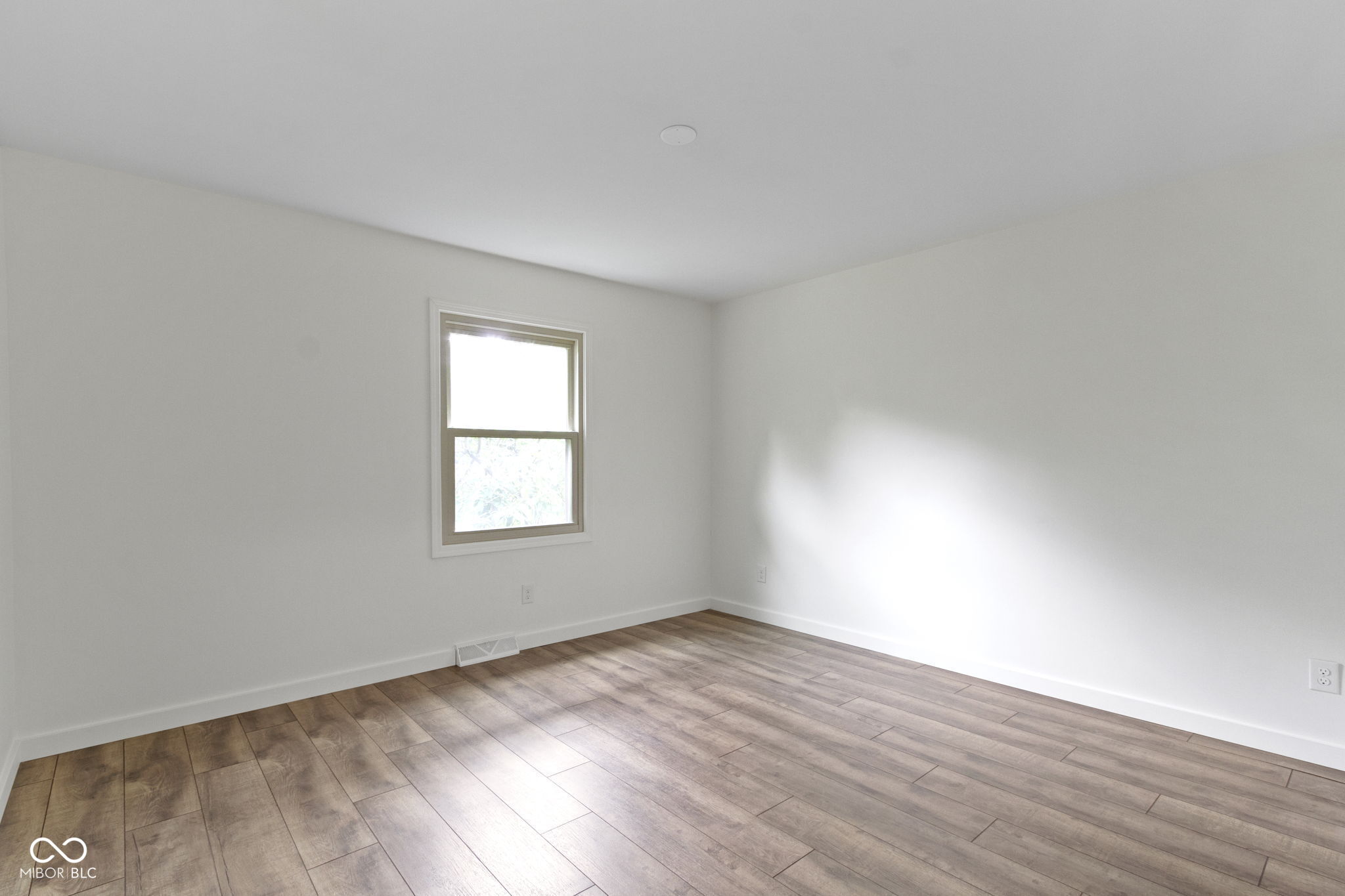 10502 E Lakeshore Drive