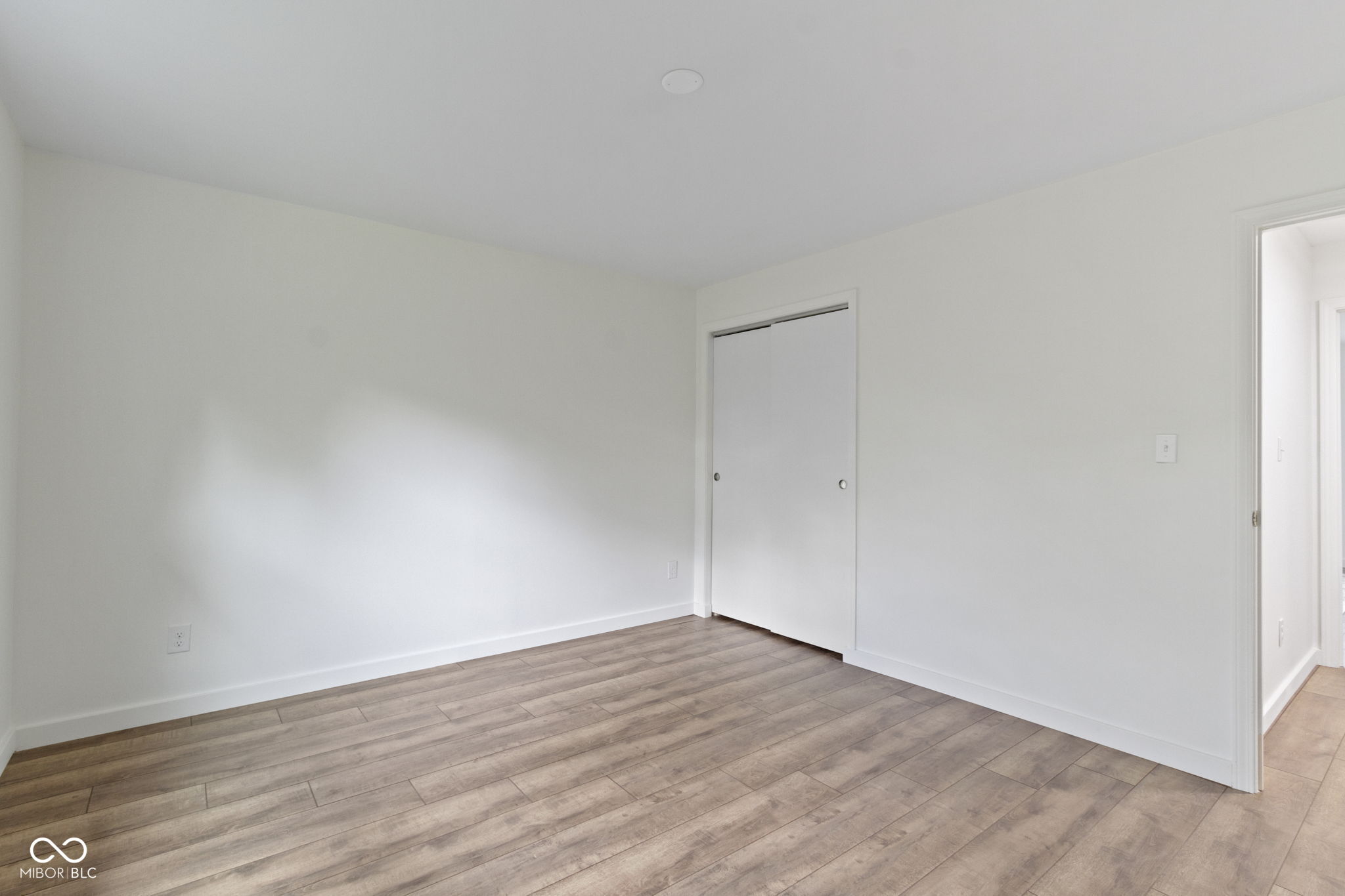 10502 E Lakeshore Drive