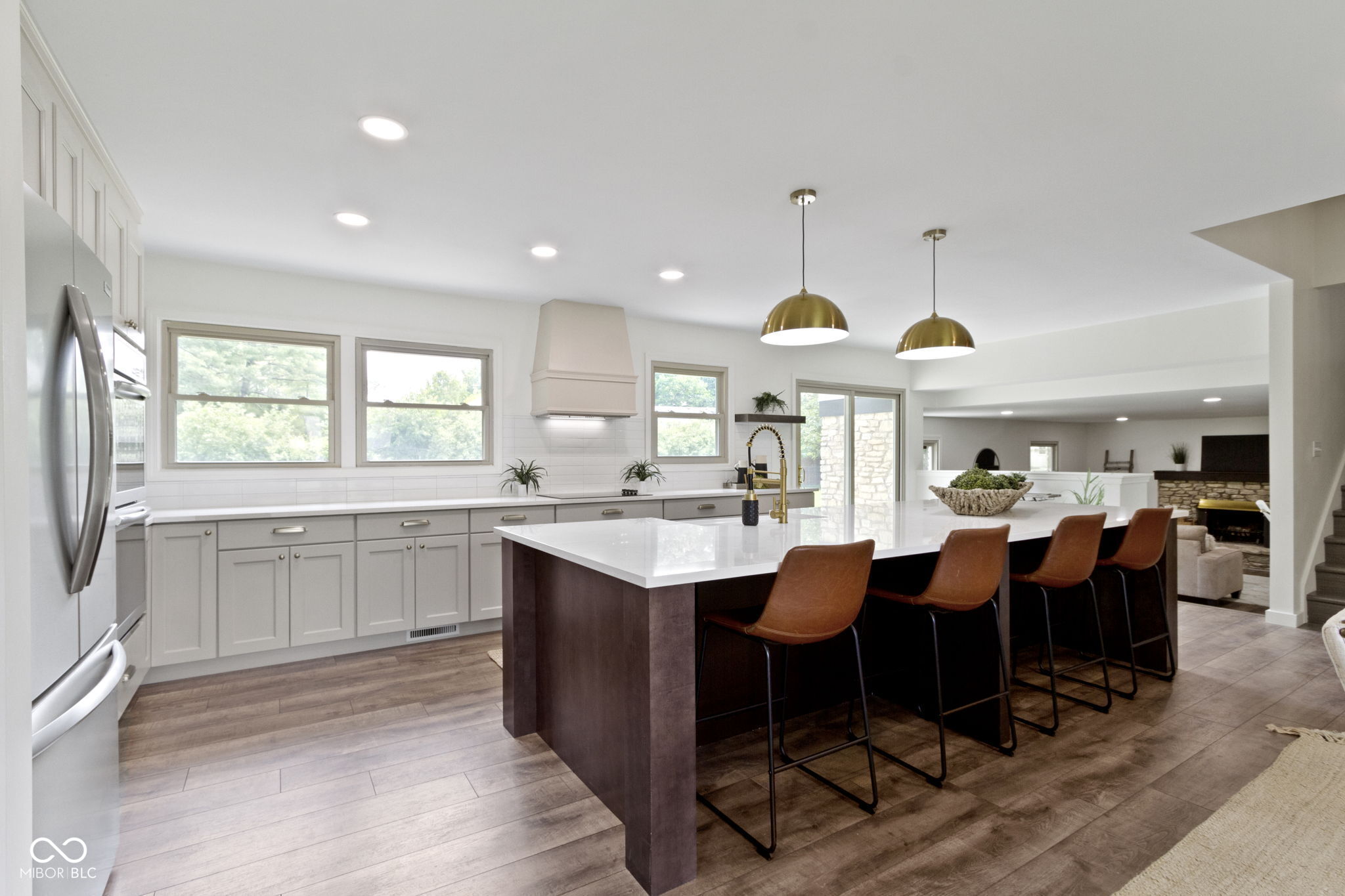10502 E Lakeshore Drive
