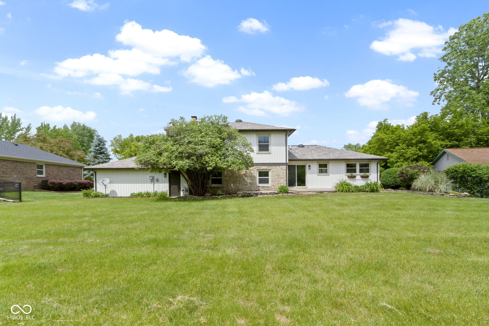 10502 E Lakeshore Drive