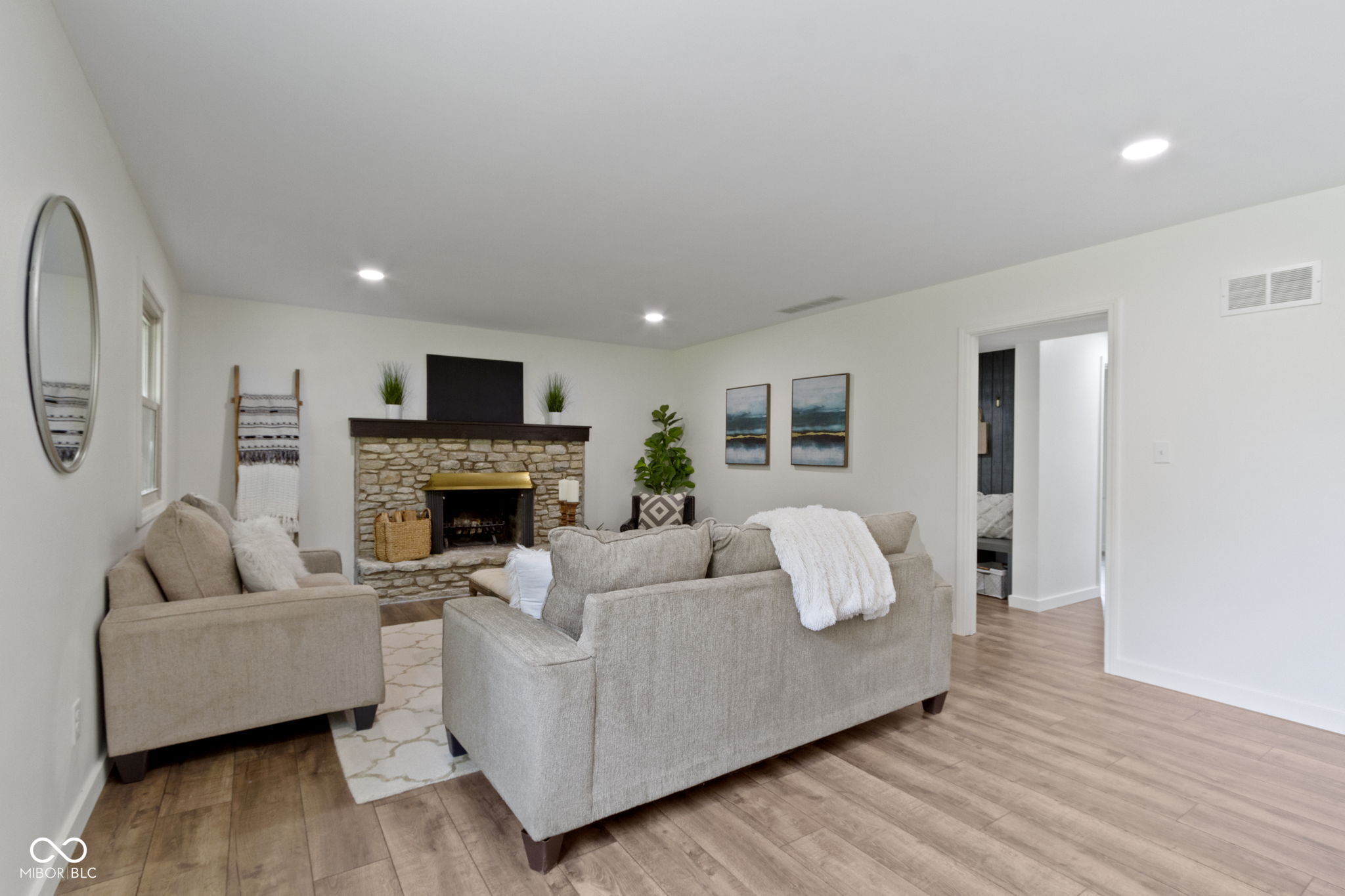 10502 E Lakeshore Drive