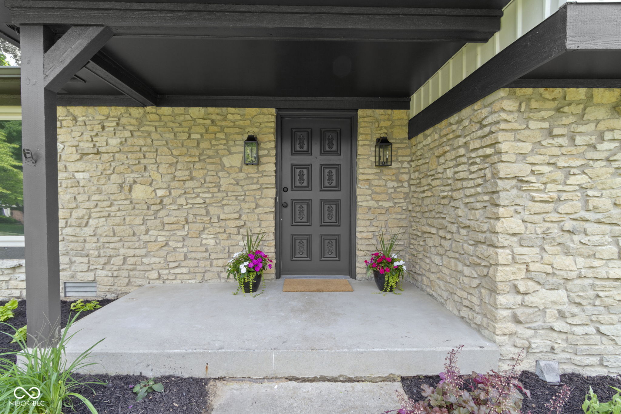 10502 E Lakeshore Drive