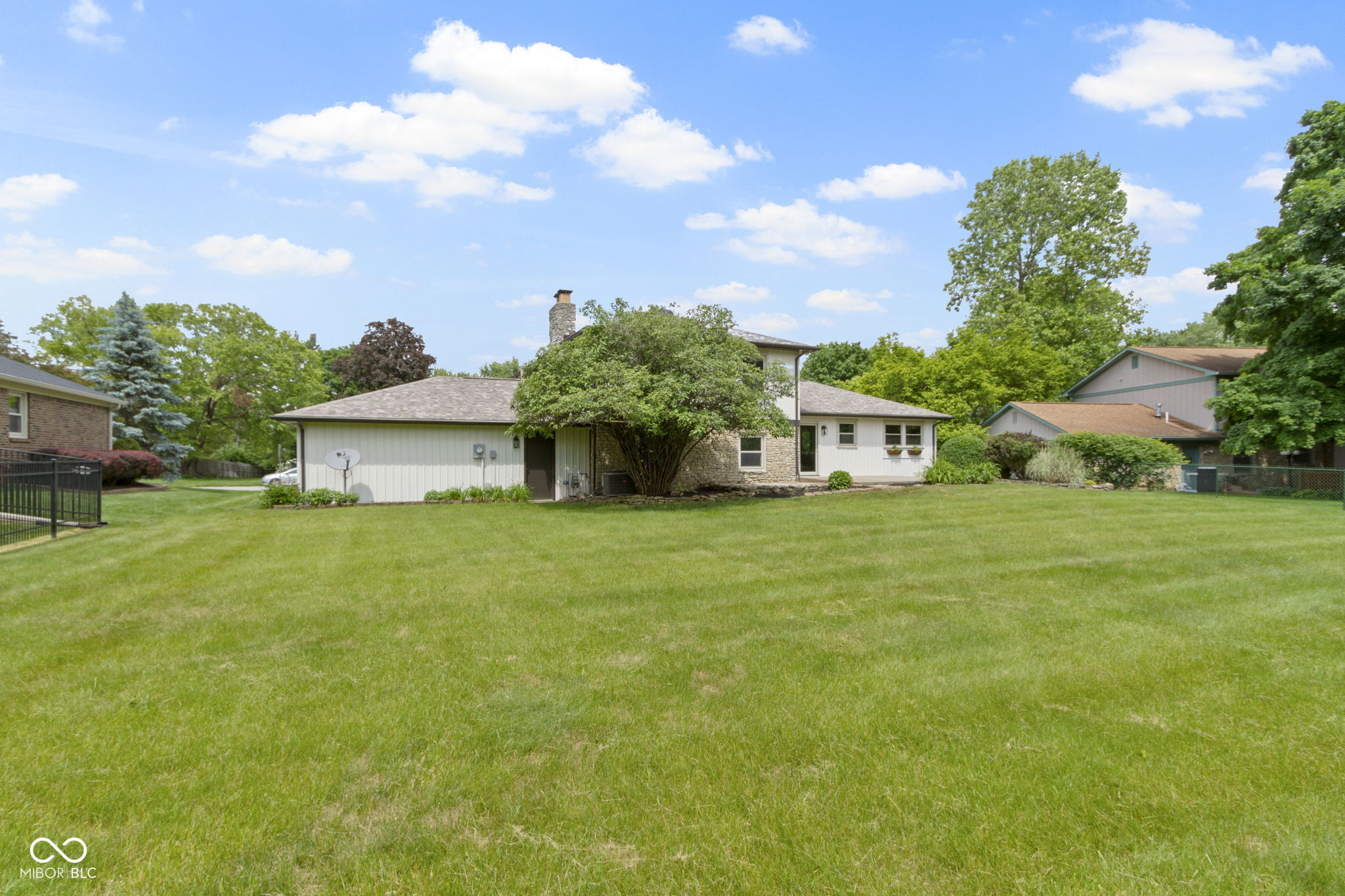10502 E Lakeshore Drive