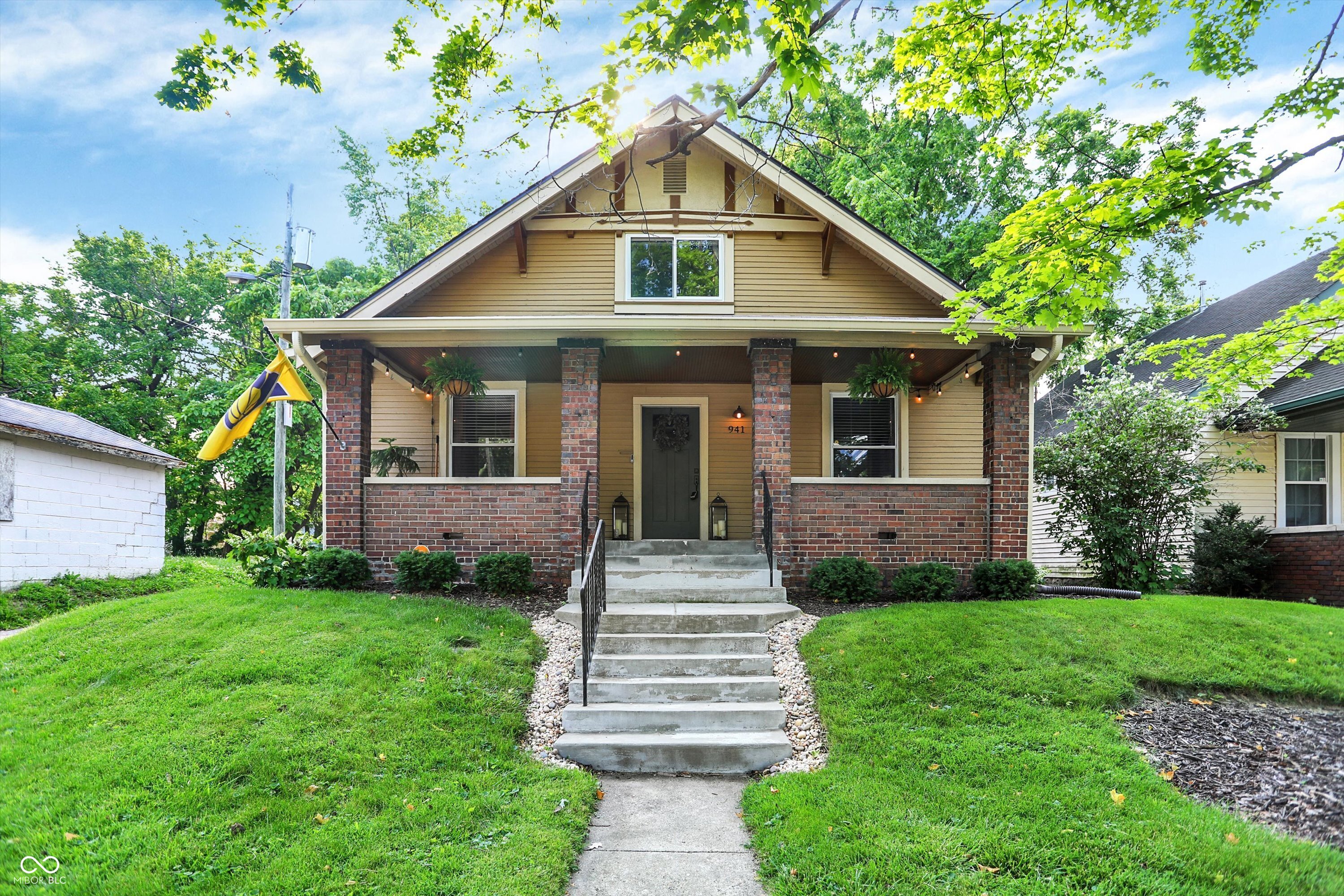 941 N Temple Avenue