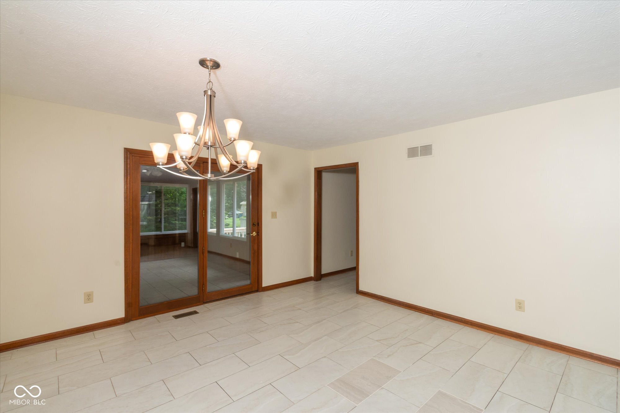 180 Hollowview Drive