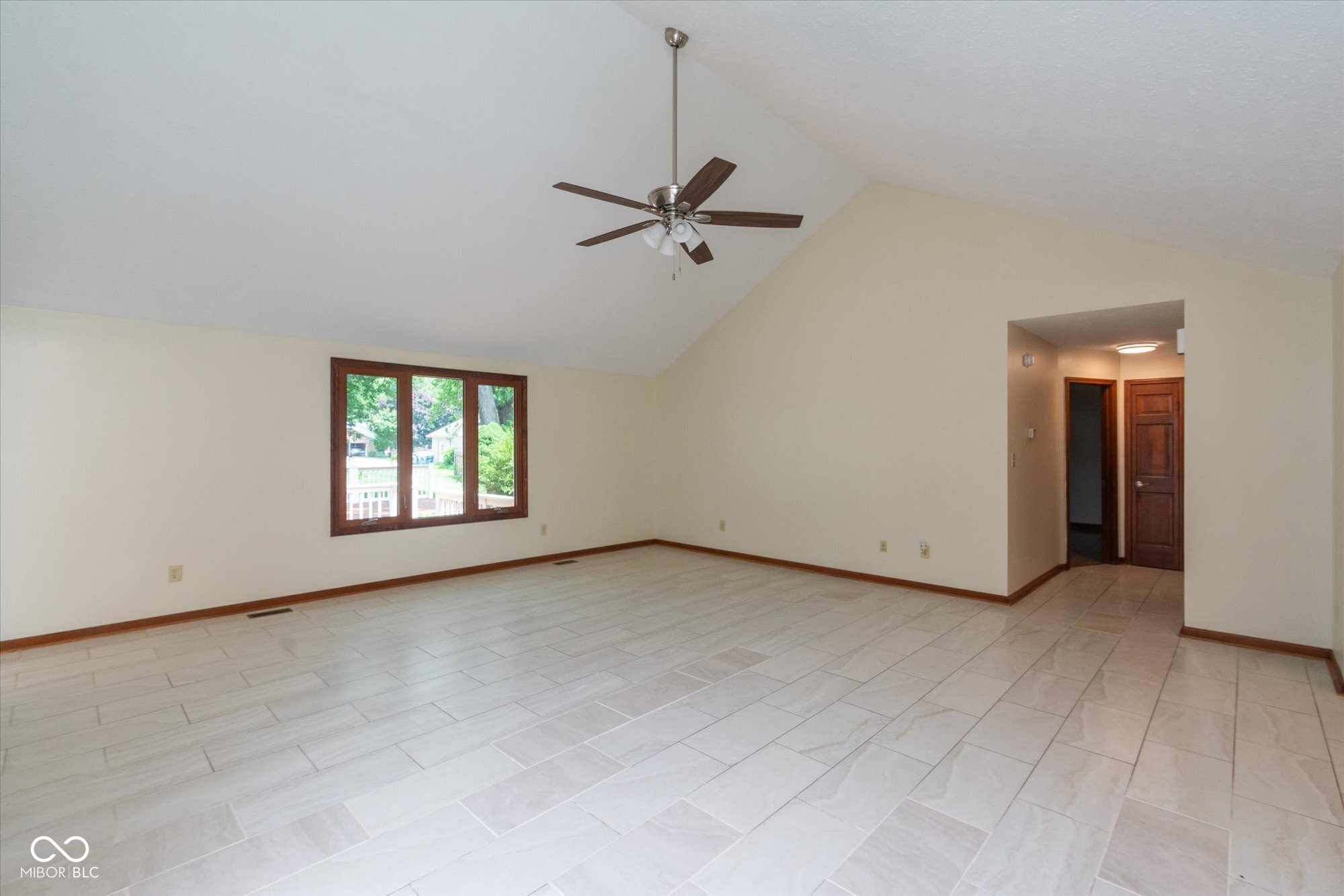 180 Hollowview Drive
