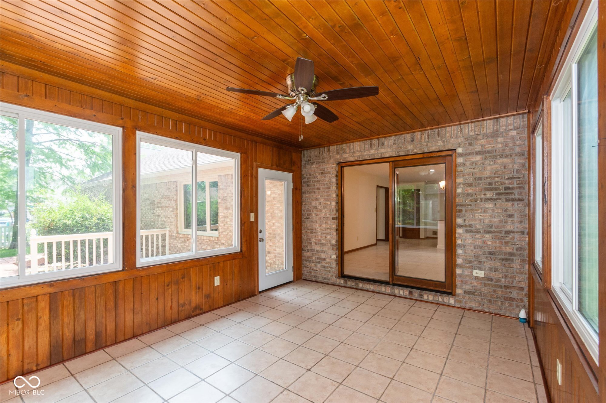 180 Hollowview Drive