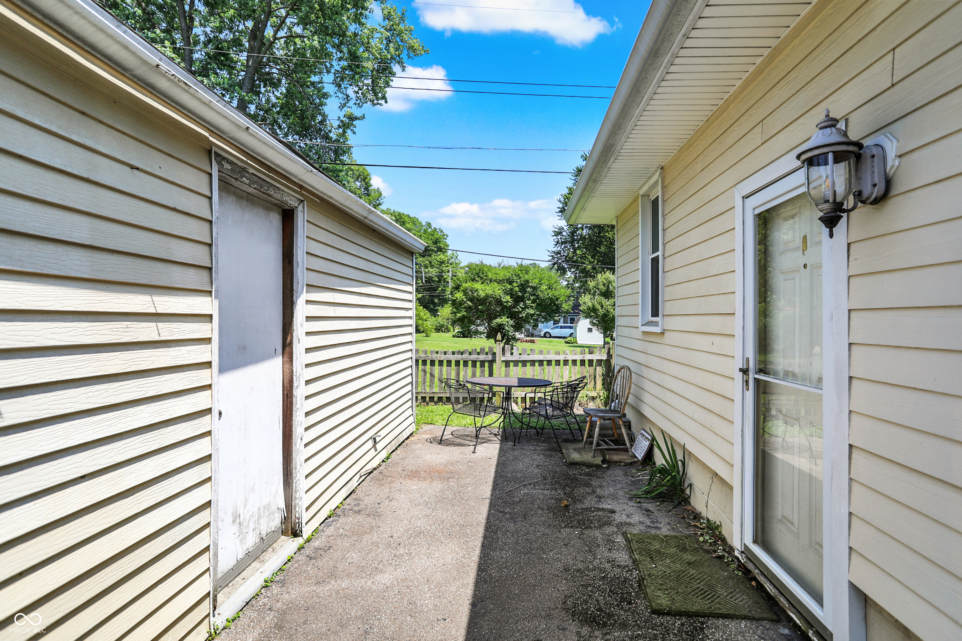 1411 N Kenmore Road