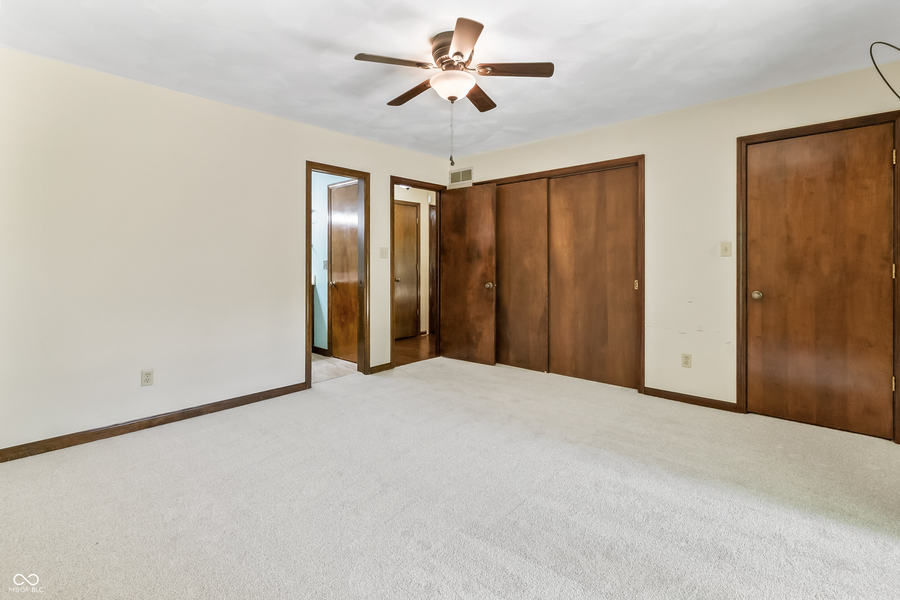 604 Oak Blvd W Drive