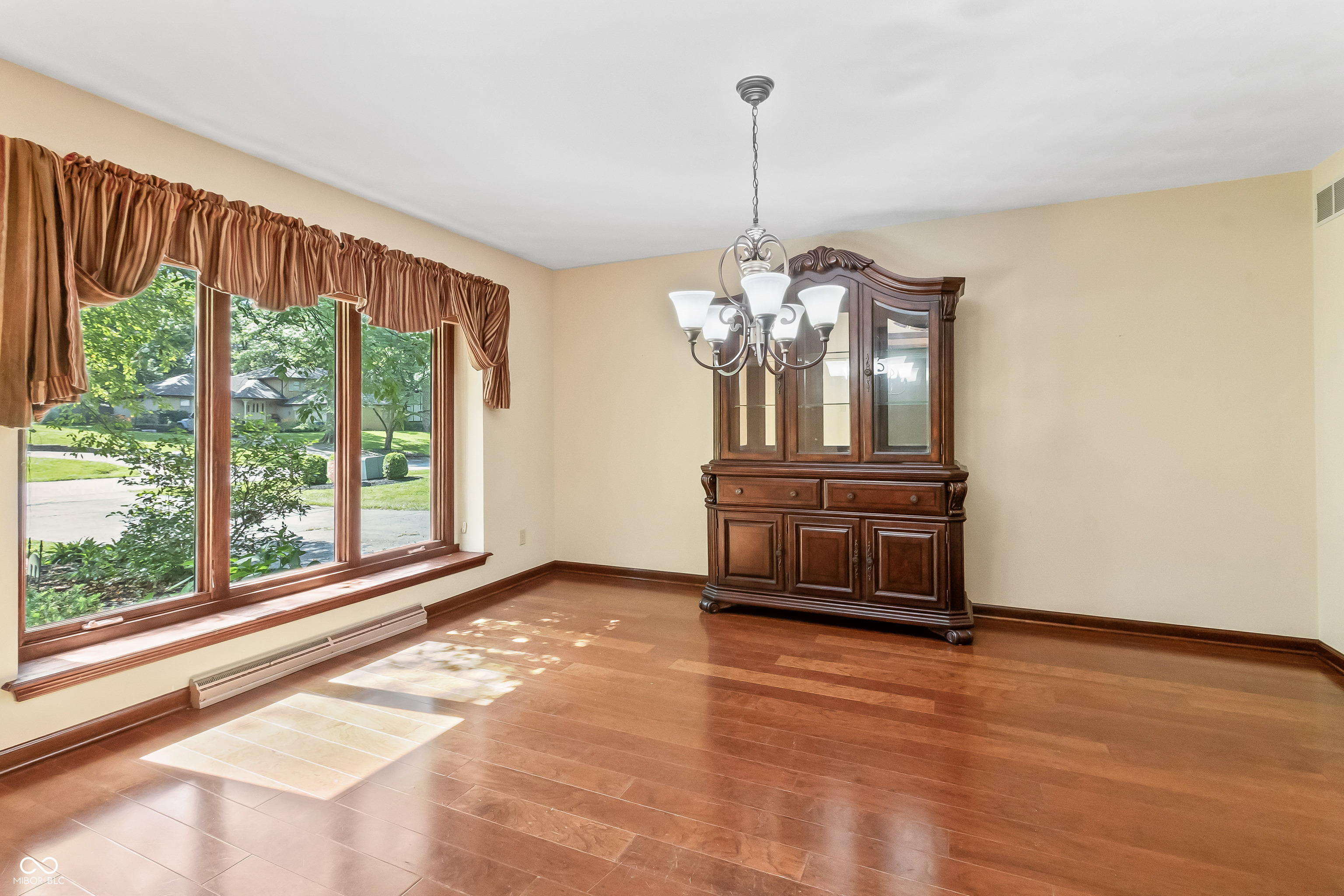 604 Oak Blvd W Drive