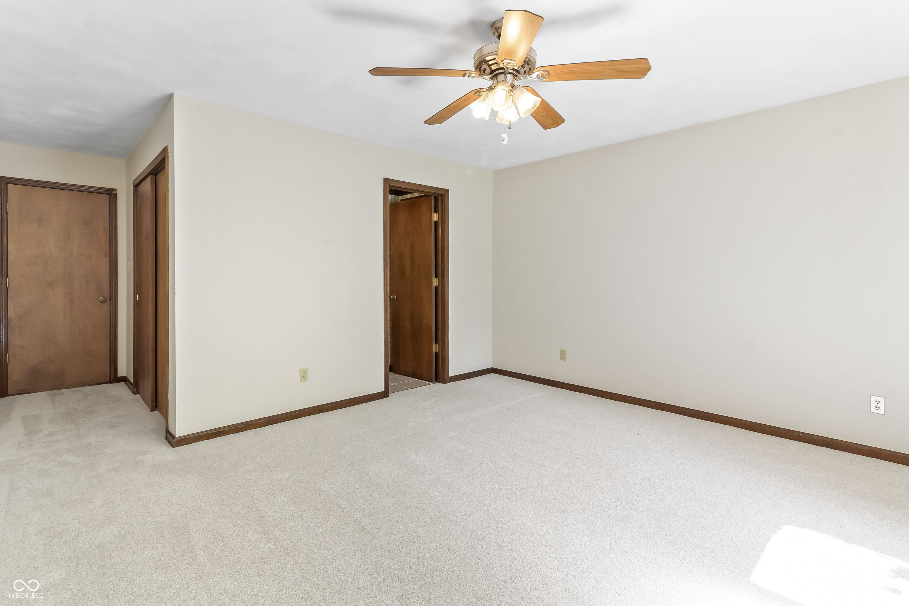 604 Oak Blvd W Drive