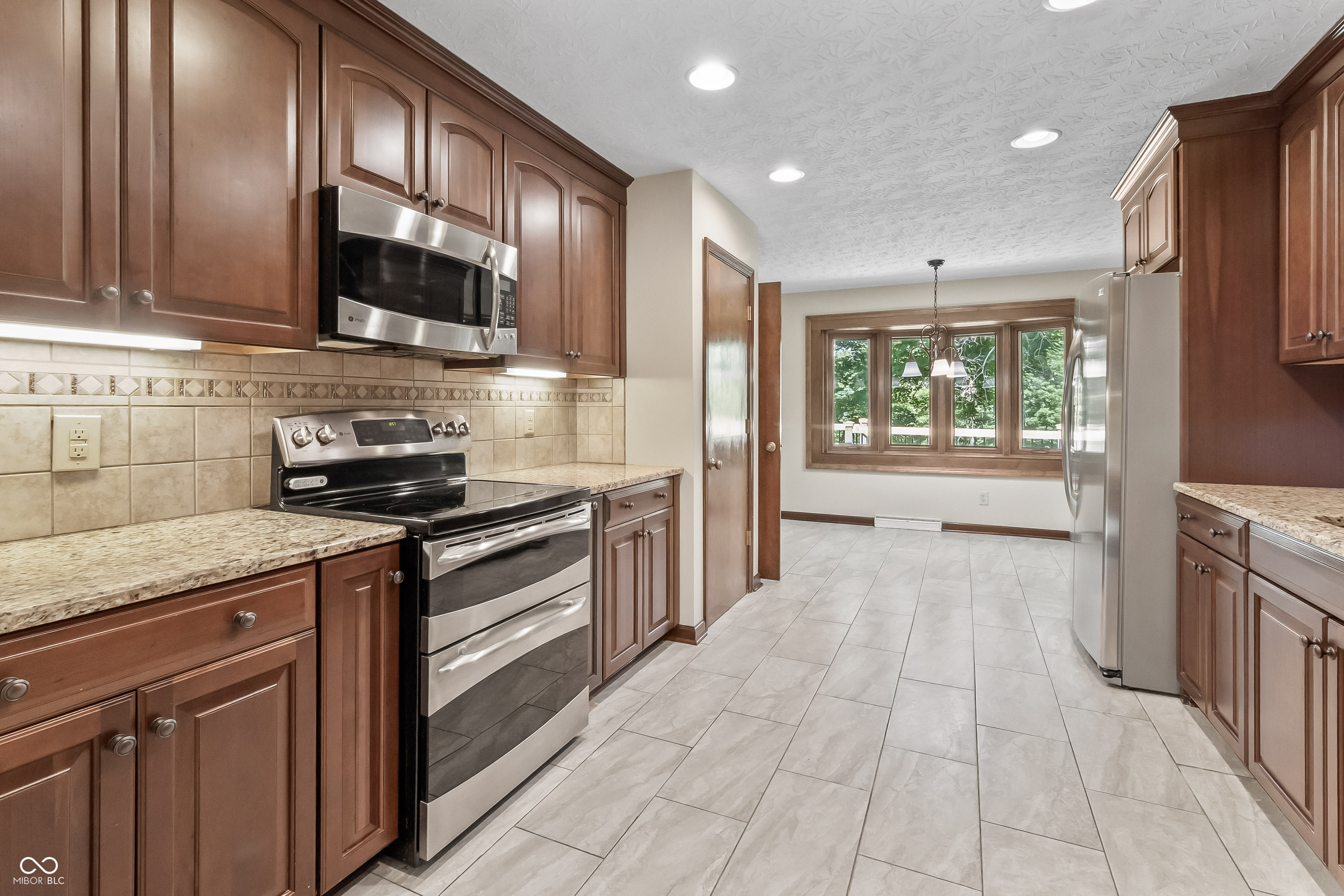 604 Oak Blvd W Drive