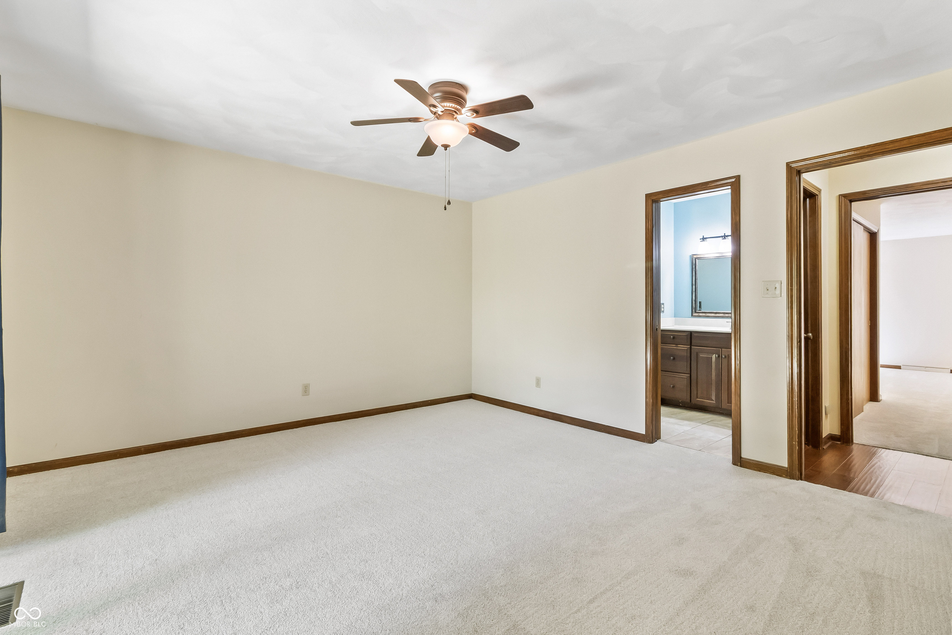604 Oak Blvd W Drive