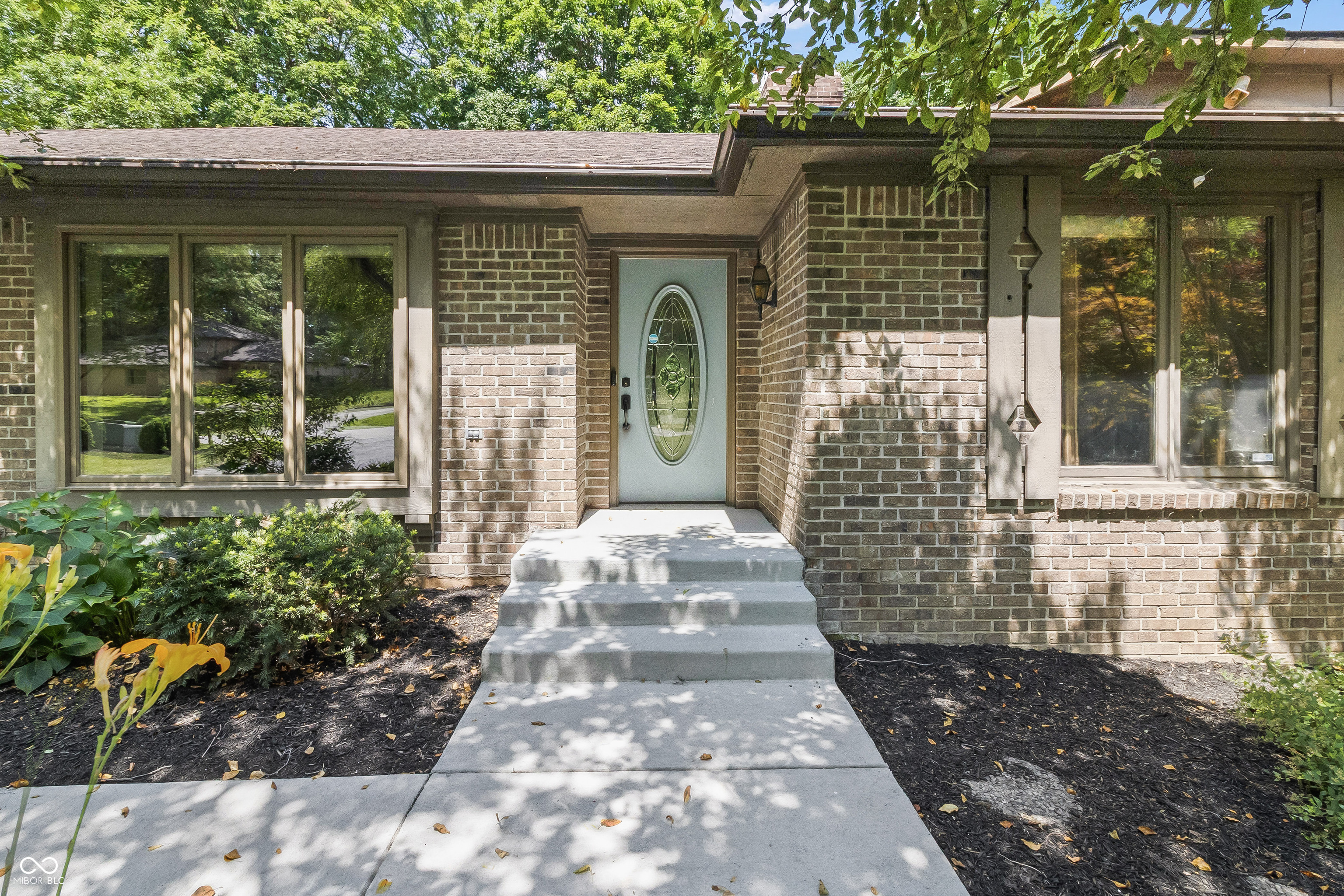 604 Oak Blvd W Drive