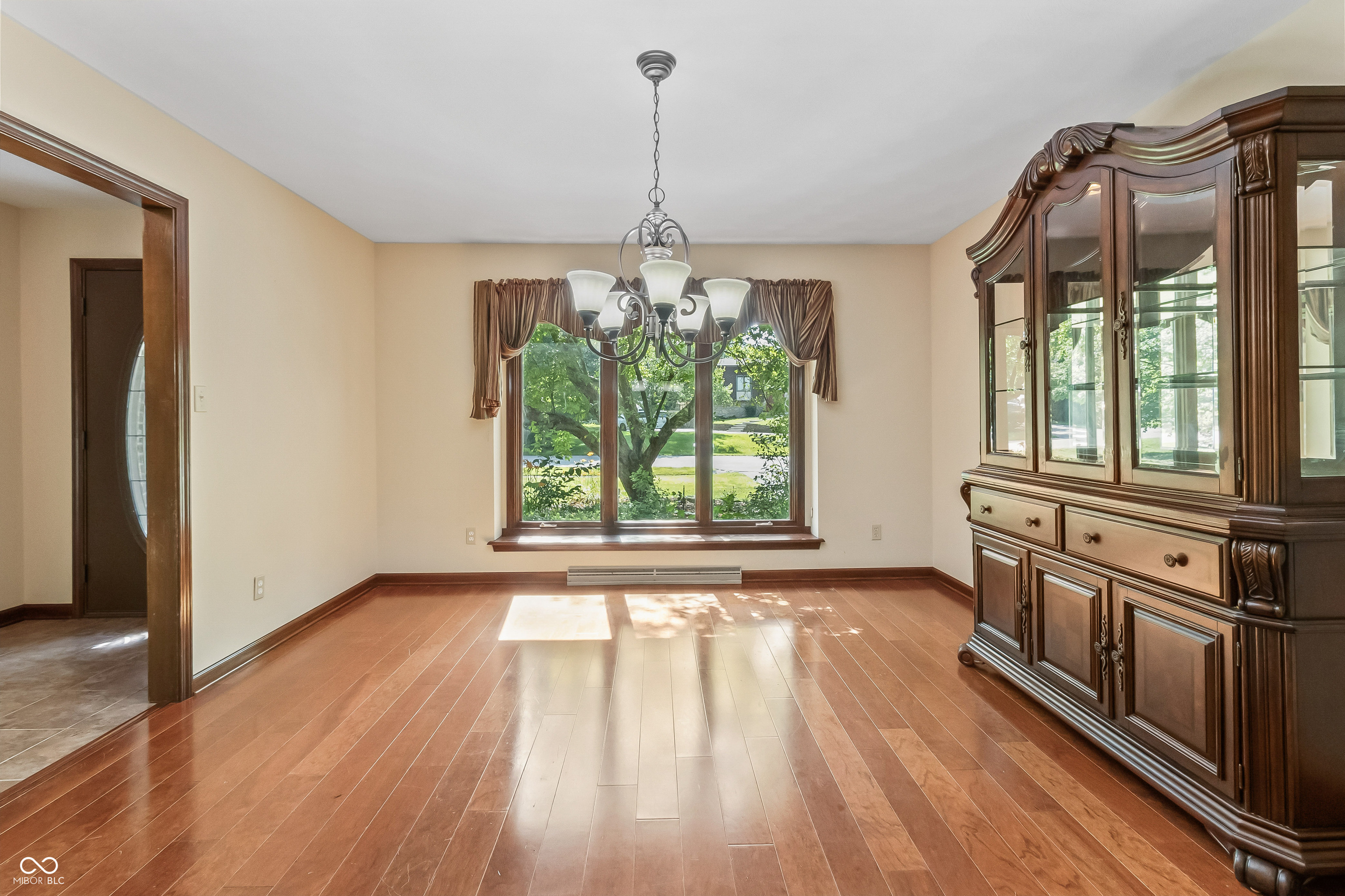604 Oak Blvd W Drive