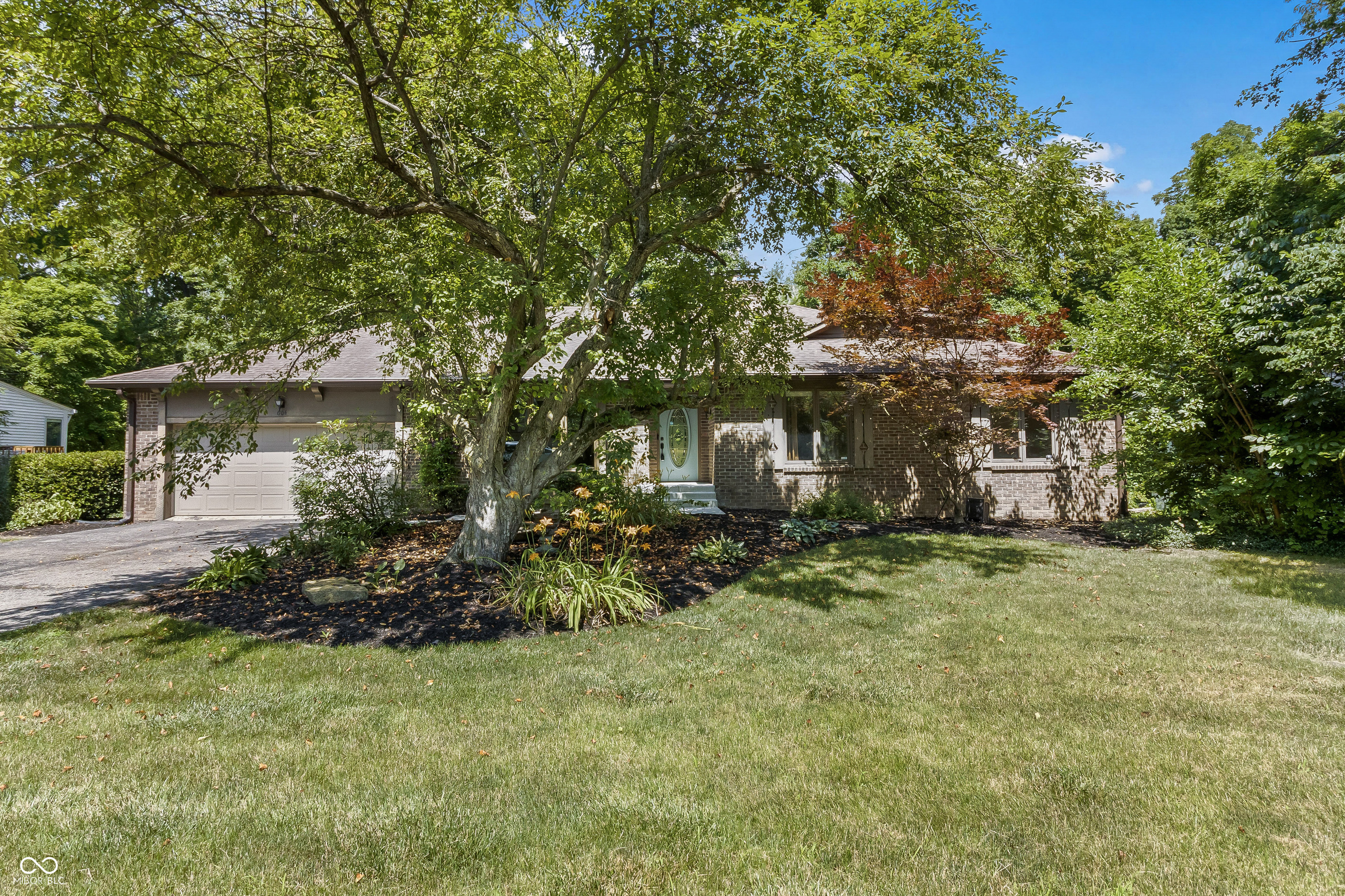 604 Oak Blvd W Drive